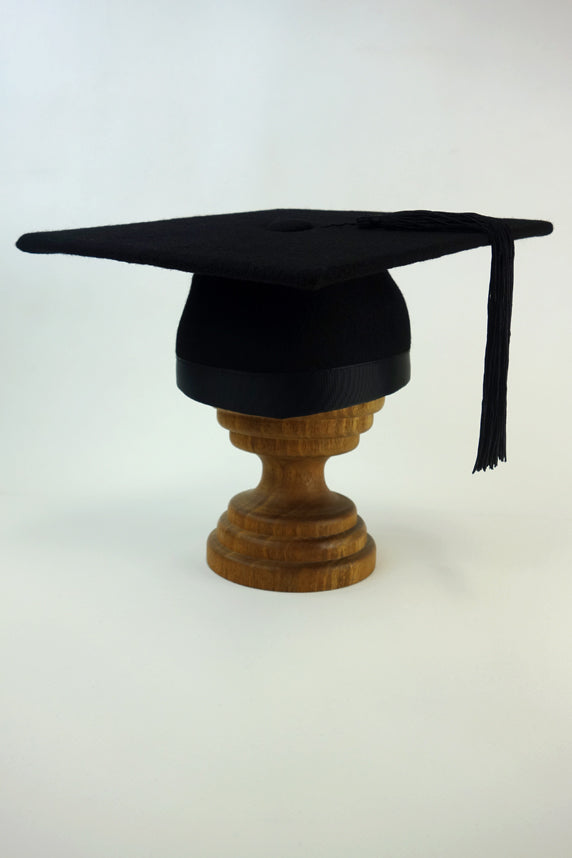 Bachelor Graduation Gown and Cap Set - Complete Graduation Outfit for College & University Ceremonies - Perfect for Commencement, Photos & Academic Events