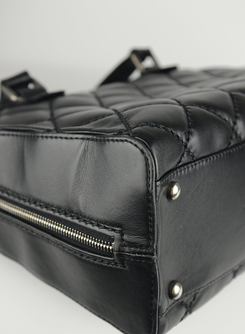 Chanel Quilted Black Leather Handbag - Luxury Designer Crossbody Bag for Women, Perfect for Evening Parties & Daily Use