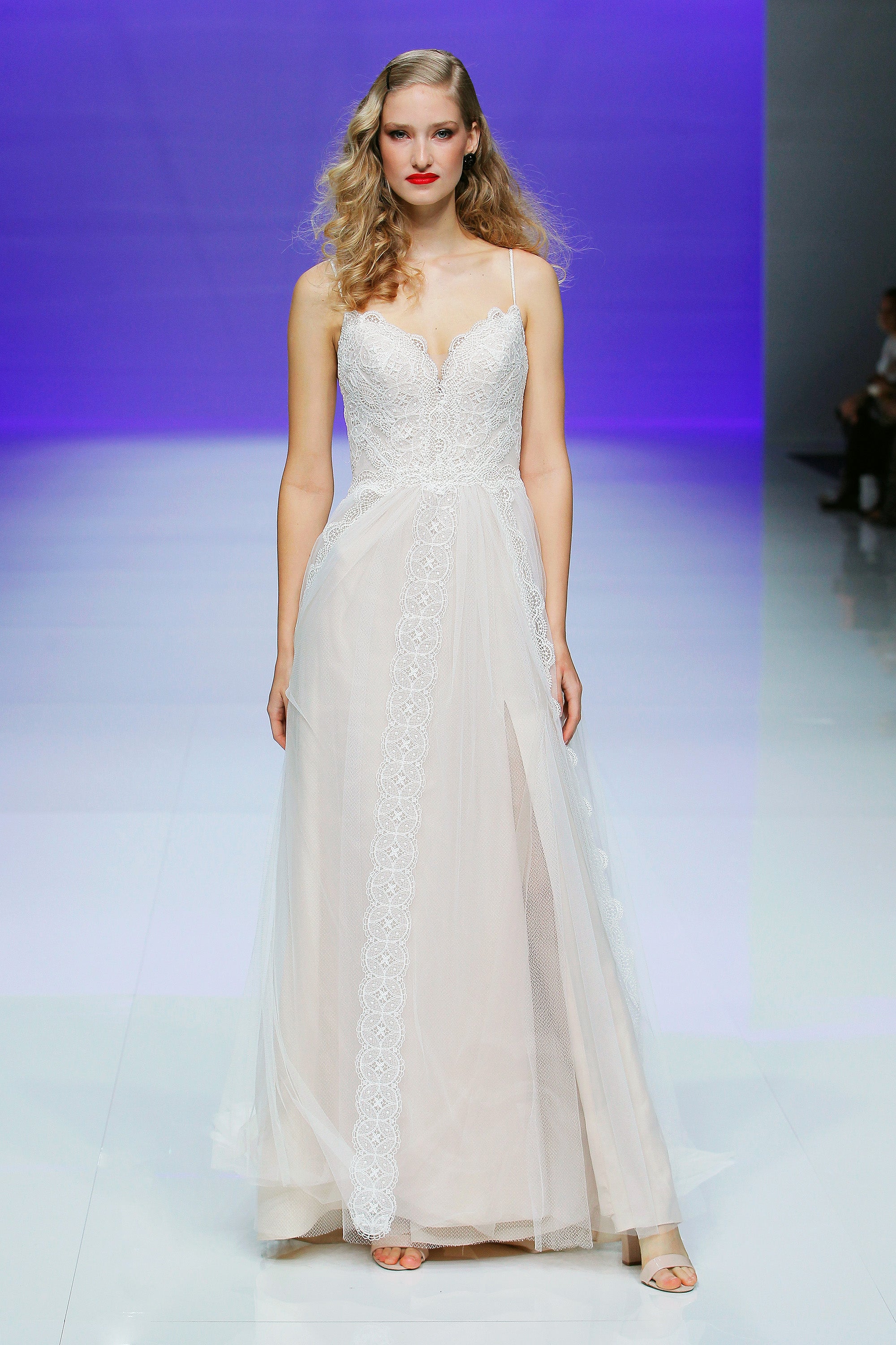 Sottero and Midgley Olson Sample Wedding Gown - Elegant Lace Bridal Dress for Bride, Perfect for Church Ceremony & Outdoor Wedding Photography