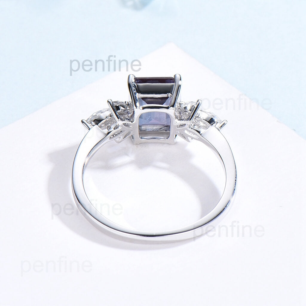 Vintage Alexandrite Engagement Ring for Women - Emerald Cut Gemstone Wedding Band - Perfect for Proposals, Anniversaries & Special Occasions