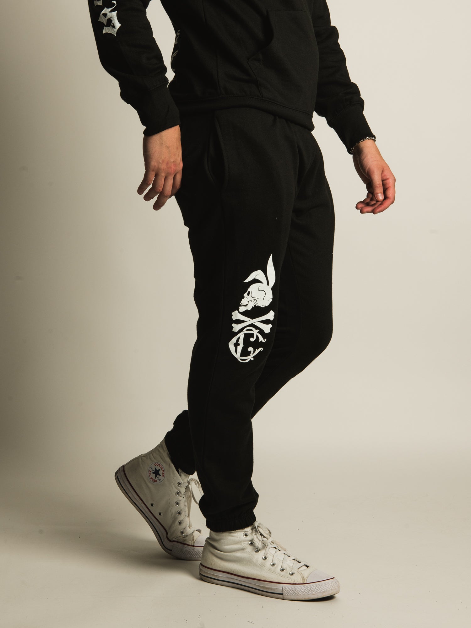Crooks & Castles Crooks Skull Bunny Cross JGGr T-Shirt - Streetwear Graphic Tee for Men - Perfect for Casual Wear & Urban Fashion
