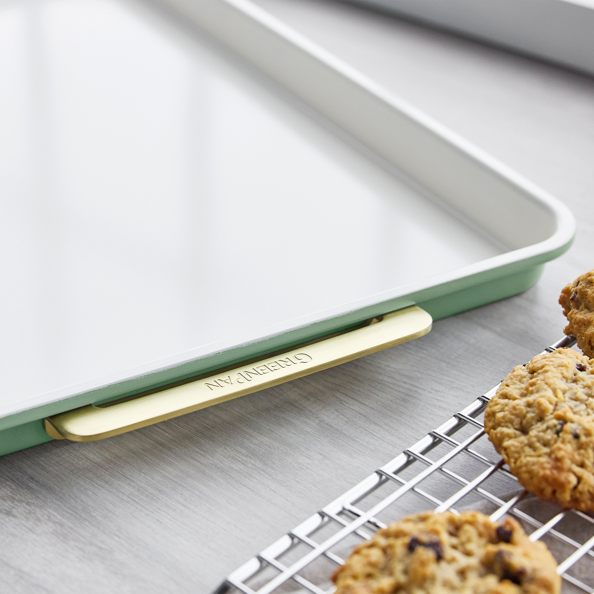 Premium Reserve Bakeware 13 x 18 Inch Half Sheet Pan - Heavy Duty Nonstick Cookie Baking Sheet, Commercial Grade Aluminum Baking Tray for Oven, Roasting, Cookies, Pastries - Perfect for Home Kitchens & Bakeries