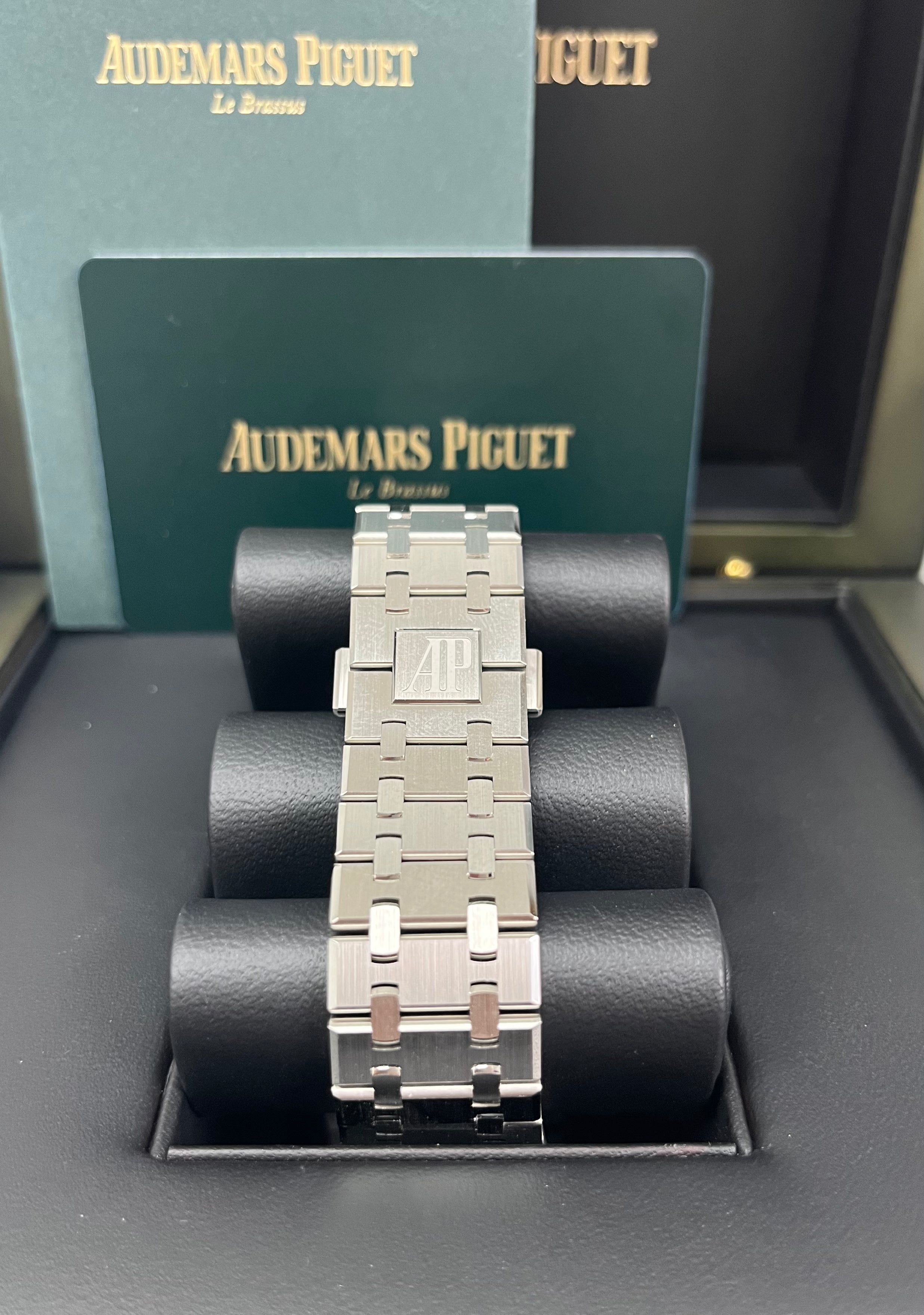 Audemars Piguet Royal Oak 41mm Selfwinding Watch - White Dial Stainless Steel Ref. 15510ST.OO.1320ST.08 | Luxury Timepiece for Men, Business & Formal Occasions