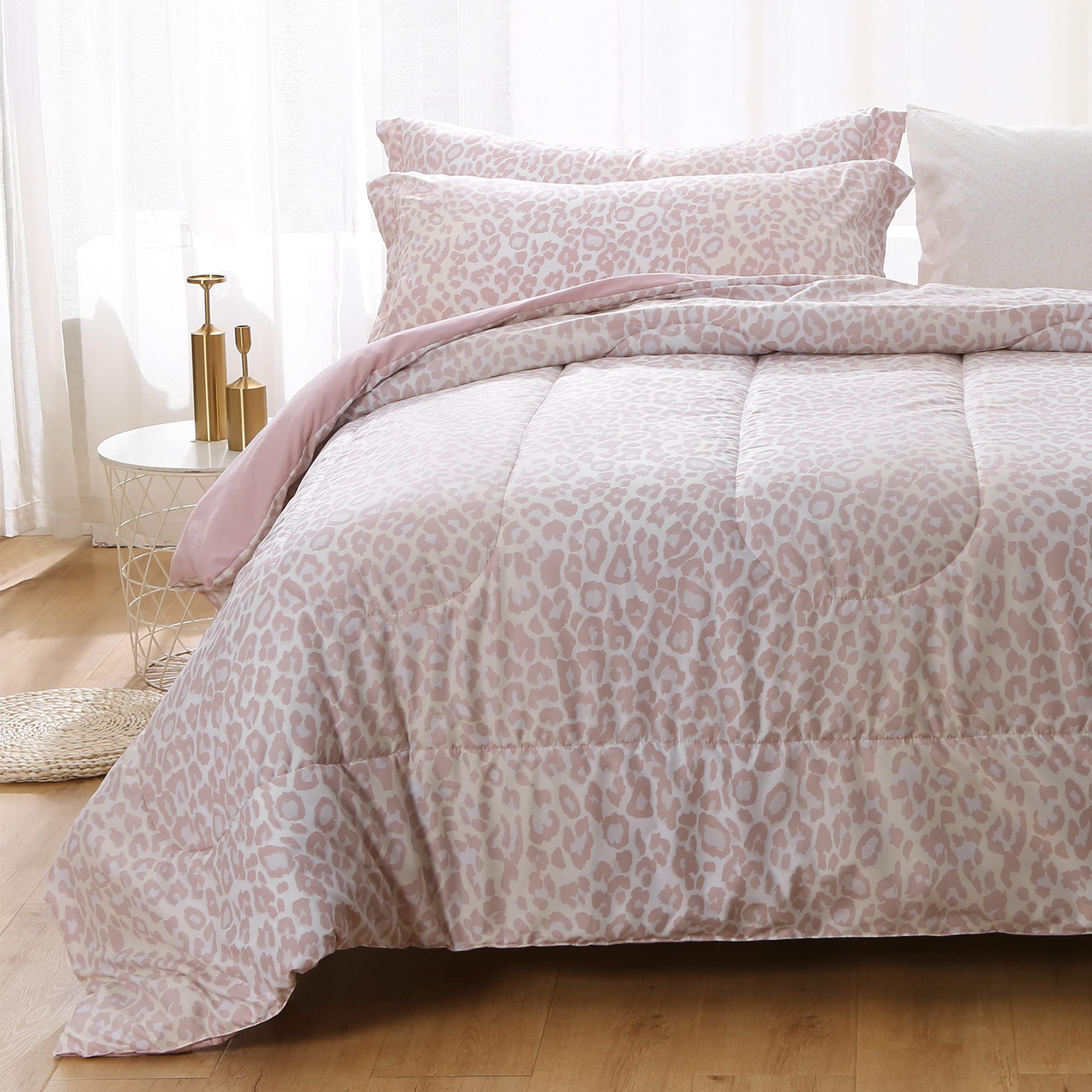 Mooreeke Queen Comforter Set - 7 Piece Microfiber Bed in a Bag with Comforter, Sheets, Pillowcases & Shams - Pink Tower Print Double-Sided Design | Ultra Soft & Breathable | Perfect for Master Bedroom, Guest Room, Dorm & Apartment Decor