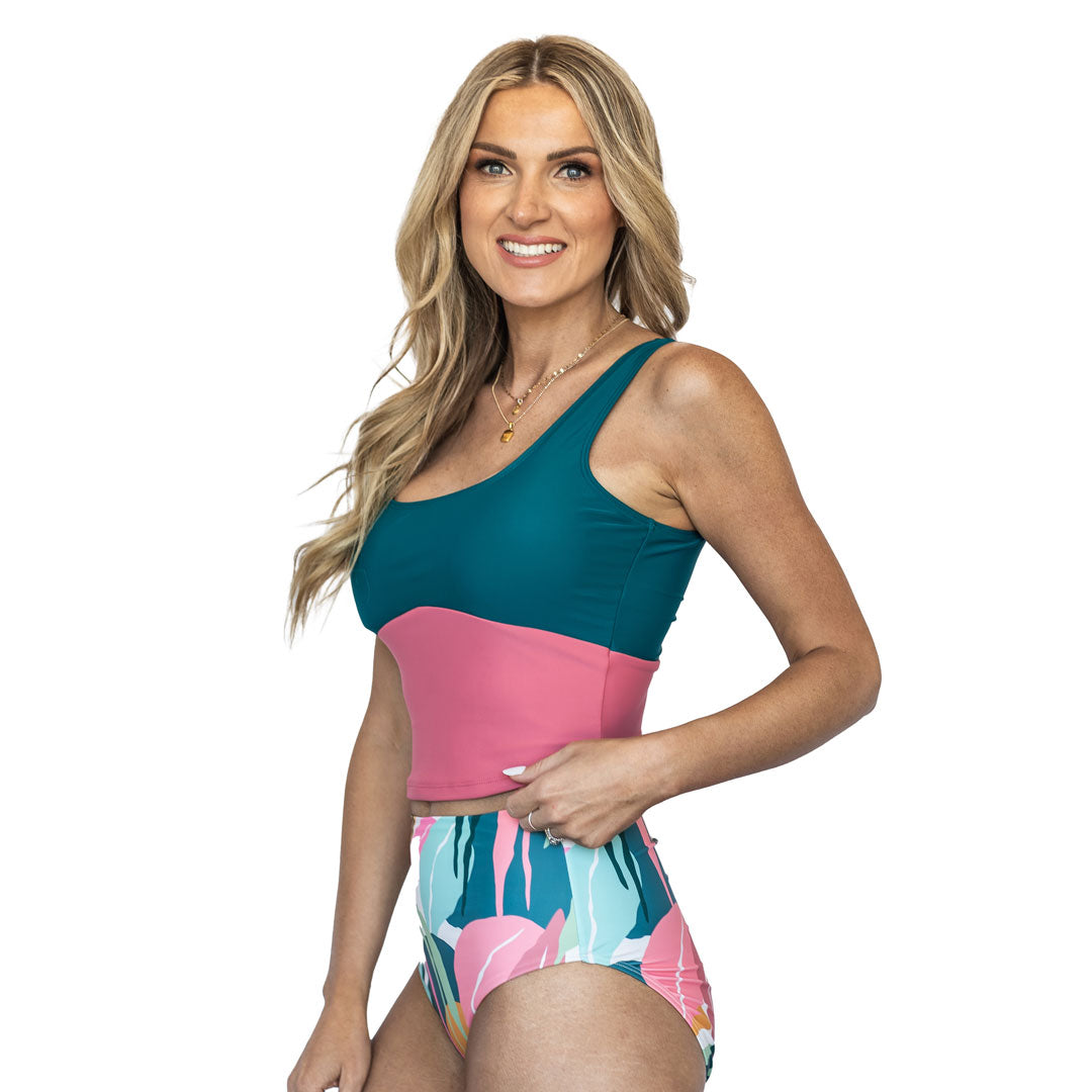 Women's Scoop Neck Crop Tankini Top - Sexy Swimwear for Beach & Pool - Perfect for Summer Vacations & Water Sports