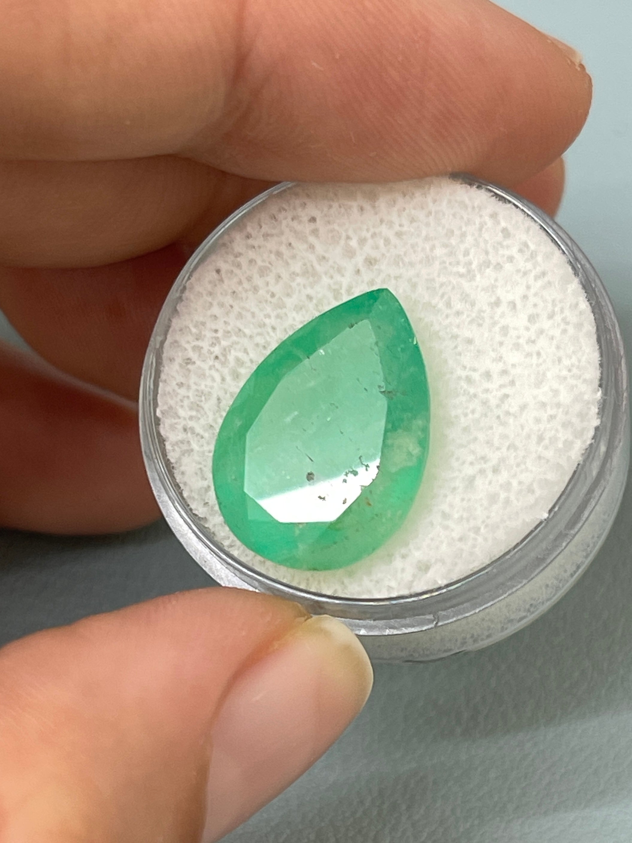 10.45 Carat Natural Colombian Emerald Pear Cut Loose Gemstone - Earthy Green 18x13mm for Jewelry Making, Engagement Rings & Luxury Gifts
