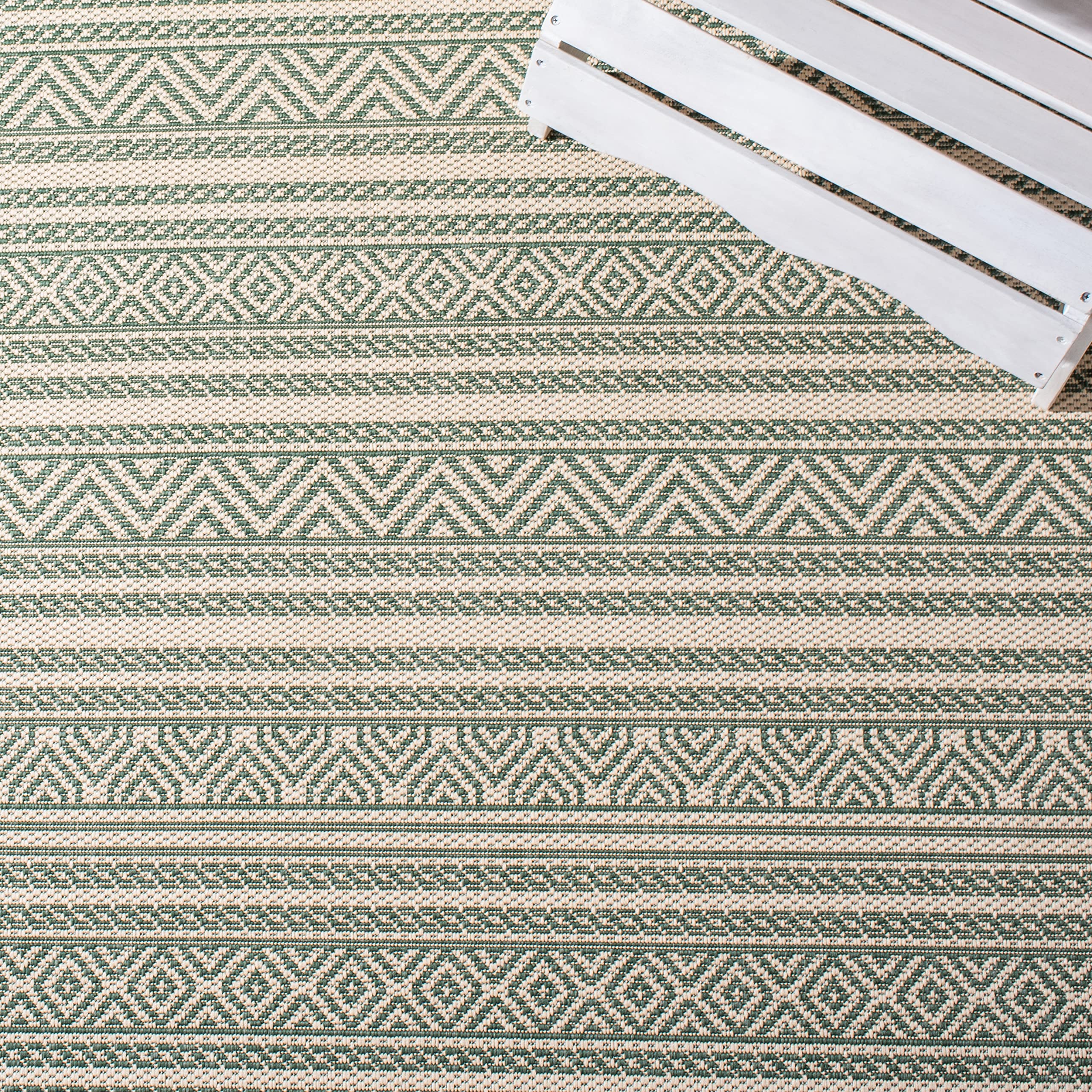 SAFAVIEH Courtyard Collection 6'7