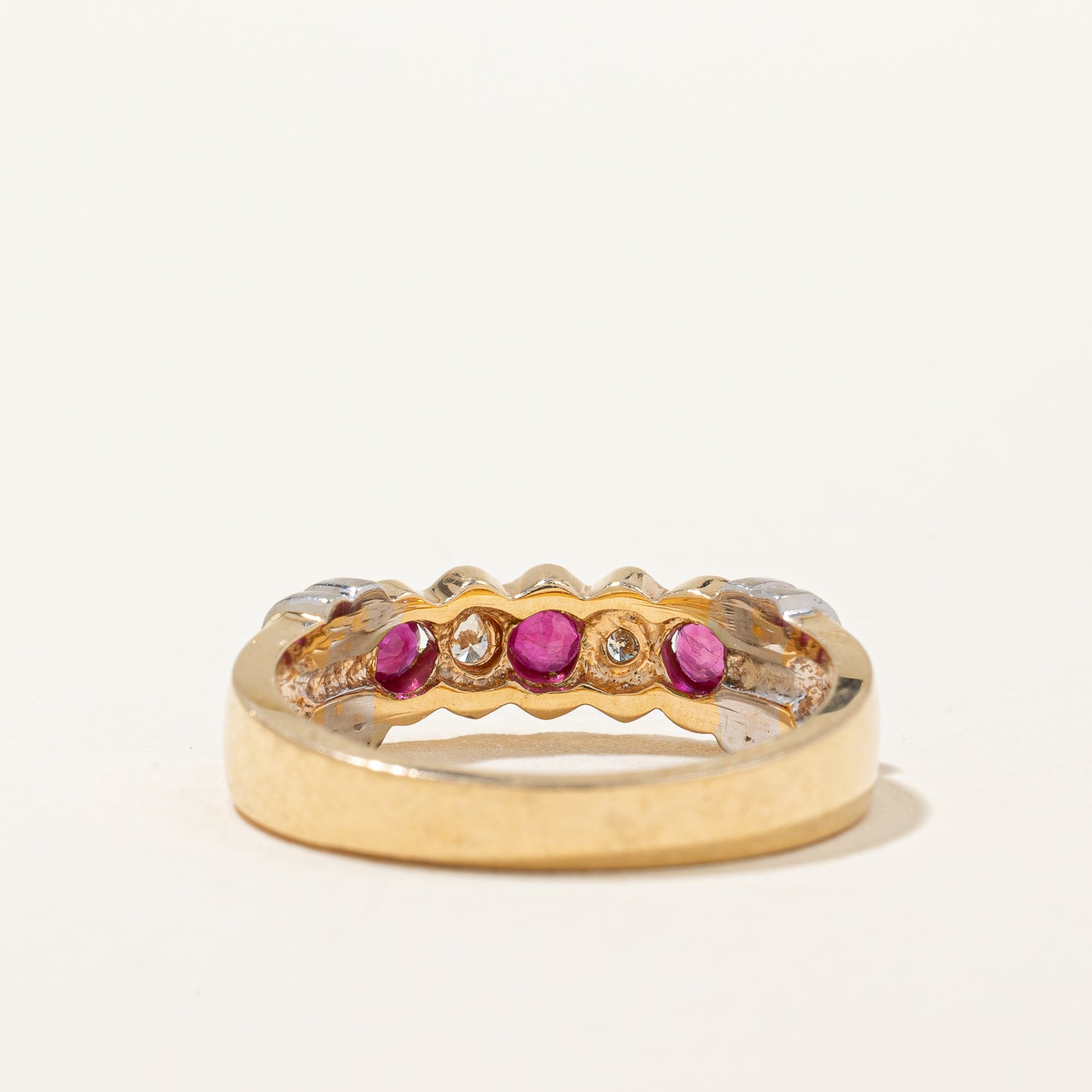 Exquisite Ruby & Diamond Scallop Edge Ring - 0.18ctw Ruby & 0.06ctw Diamond - Size 6.75 - Elegant Jewelry for Weddings, Anniversaries & Special Occasions