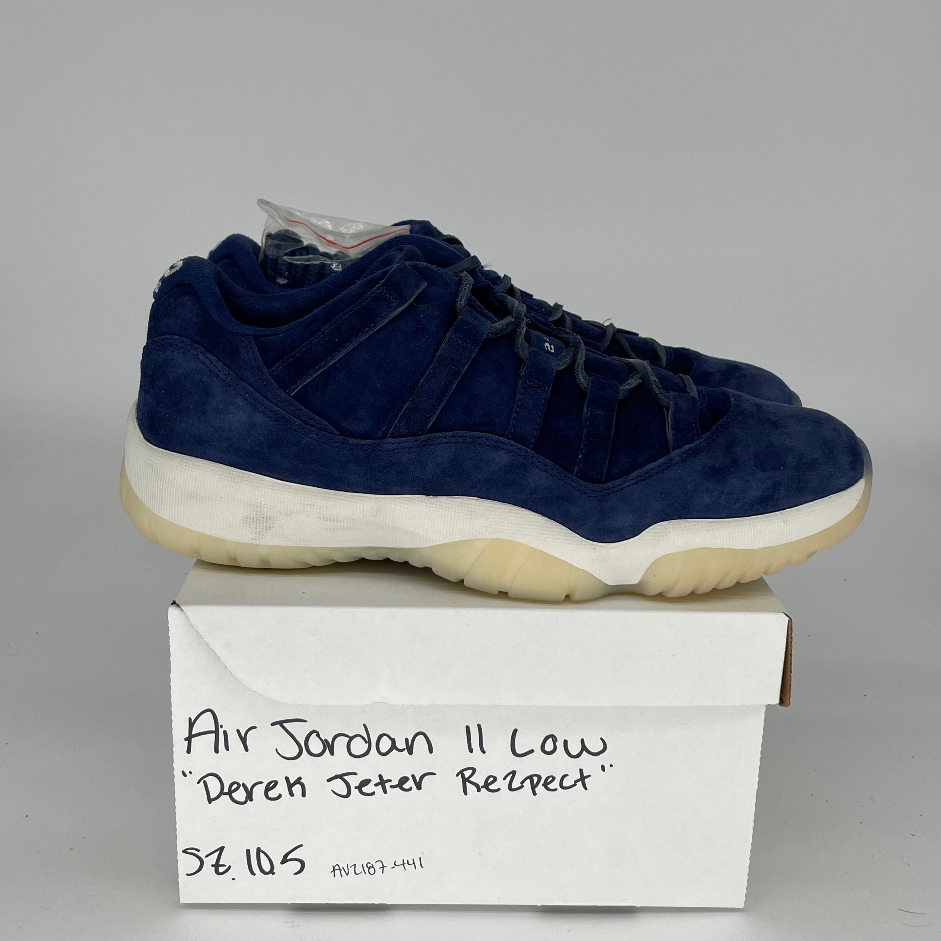 AIR JORDAN 11 LOW DEREK JETER RE2PECT Men's Basketball Shoes Size 10.5 White/Black/Red AV2187-441 - Perfect for Casual Wear, Sports & Sneaker Collectors