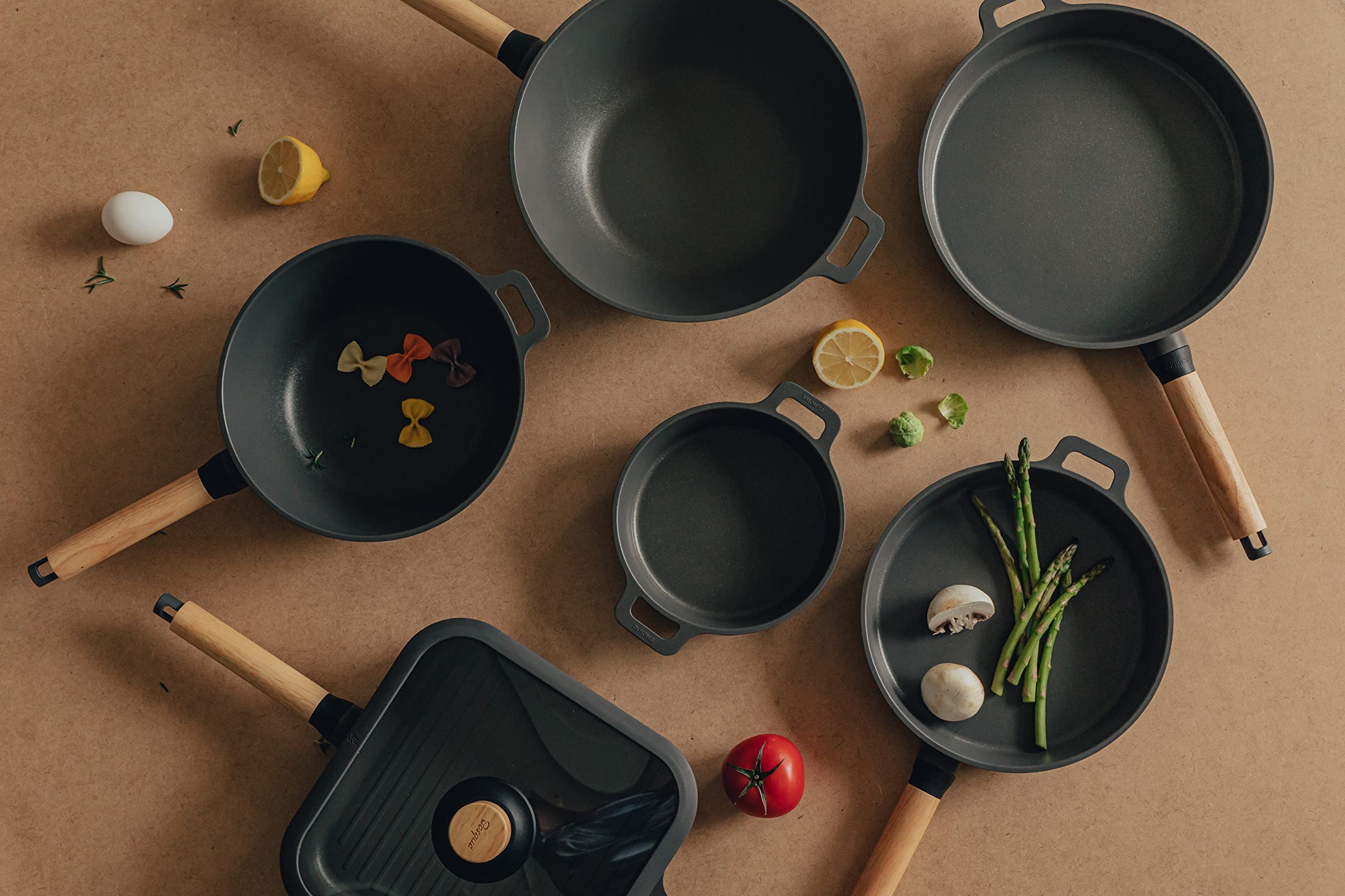 Dr.HOWS 9.5 Inch Nonstick Cooking Pot with Glass Lid - Large Ceramic Coated Soup Pan with Oakwood Handles - Induction Compatible & Oven Safe - Perfect for Soups, Stews, Pasta & Family Meals