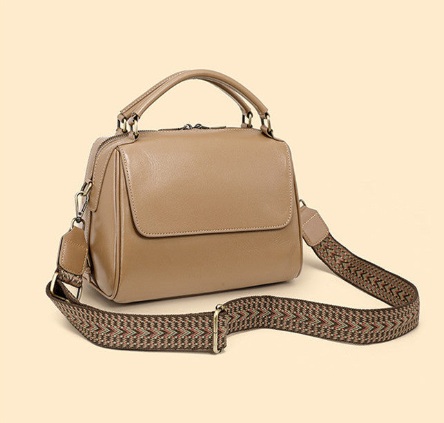 Stylish and Versatile Women's Handbag - Fashionable Crossbody Purse for Work, Travel, and Everyday Use