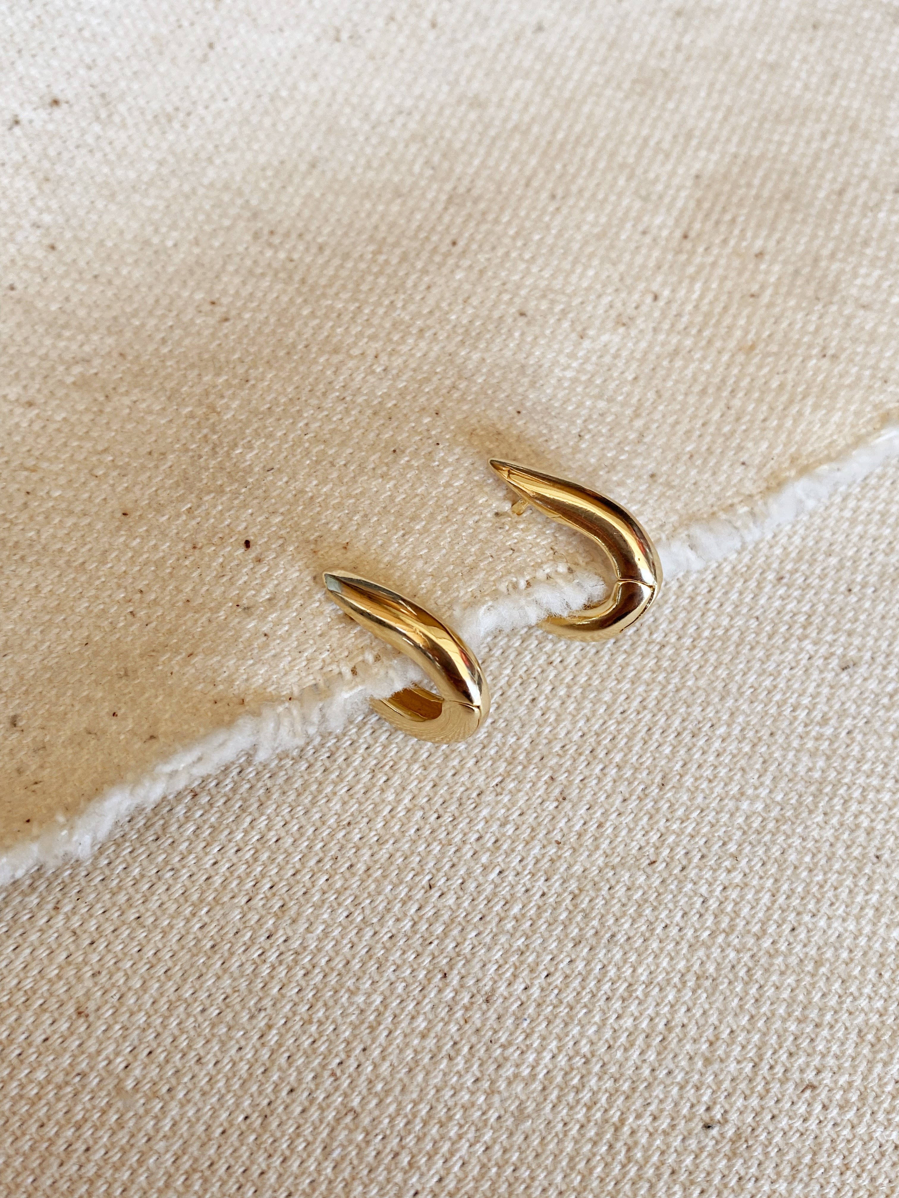 18K Gold Filled U-Shaped Hoop Earrings for Women - Classic Dainty Huggie Earrings for Everyday Wear, Gift Giving & Special Occasions