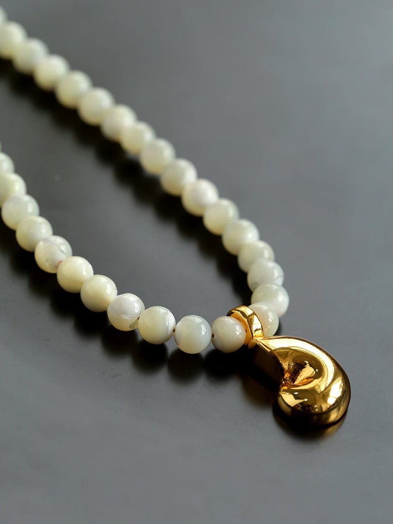 Golden Conch Shell Pendant Necklace - Elegant White Seashell Jewelry for Women - Perfect for Beach Vacations, Summer Outfits & Boho Style Accessories