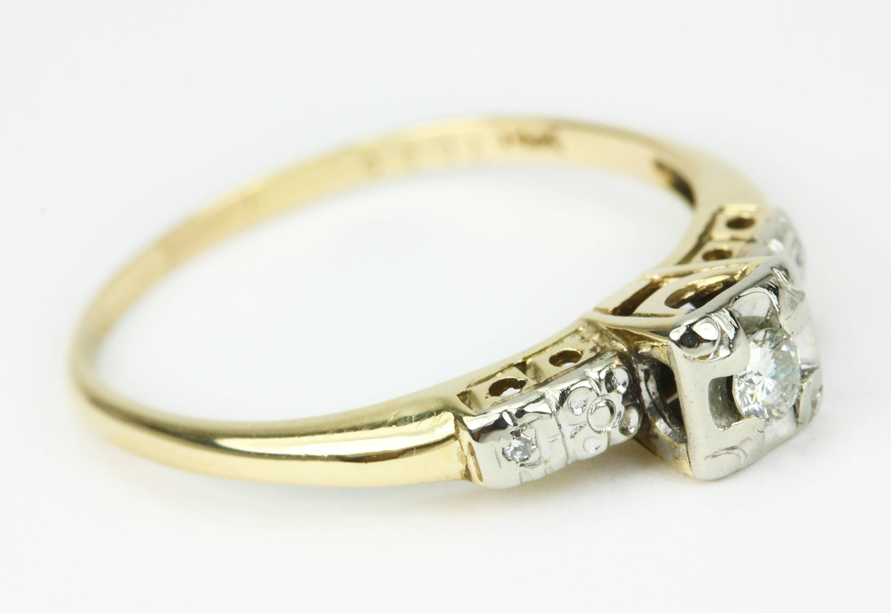 Exquisite 14K Two-Tone Vintage Diamond Engagement Ring for Women - Perfect for Proposals, Anniversaries & Special Occasions