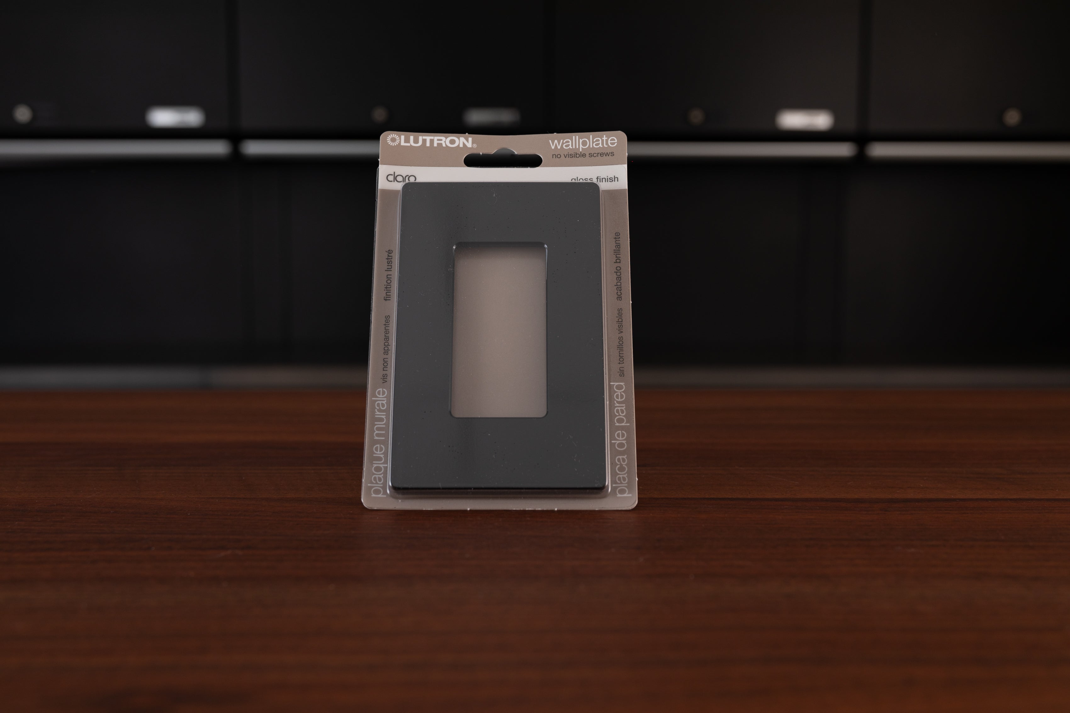 Lutron Claro Wall Plate - Standard Size, Screwless Design, Smooth Finish - Perfect for Home, Office & Commercial Electrical Outlet Covers
