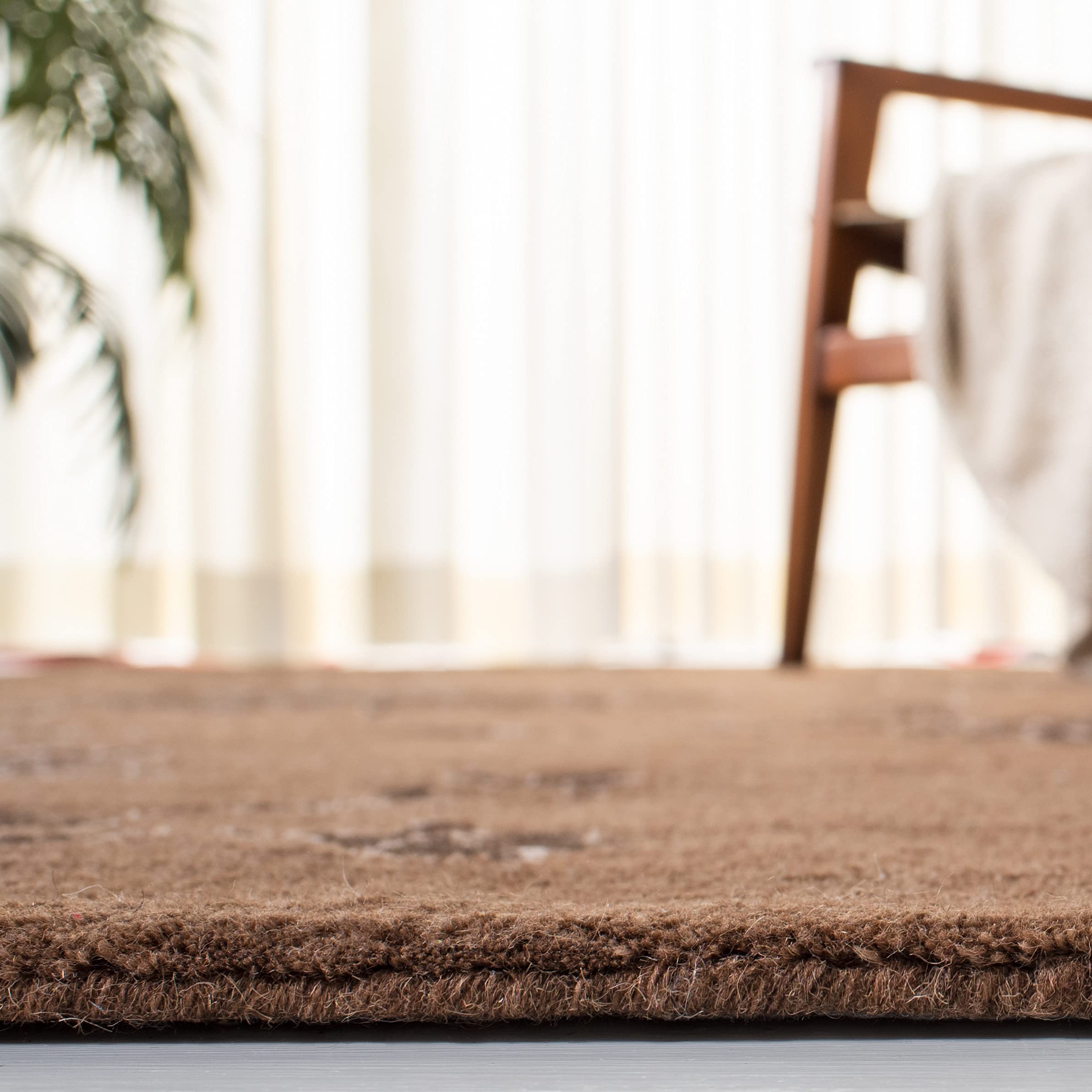 SAFAVIEH Soho Collection 6'x6' Square Handmade Wool Area Rug in Brown - SOH512A | Perfect for High Traffic Living Room, Bedroom & Home Office | Soft & Durable Floor Covering for Family Spaces