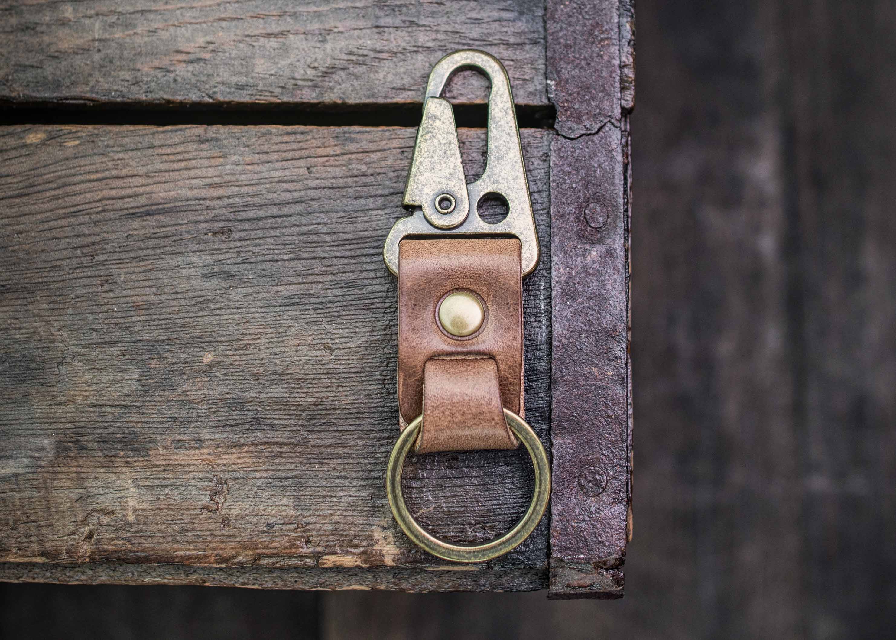 Premium Genuine Leather Keychain Clip - Durable & Stylish Key Holder for Keys, ID Cards, and Accessories - Perfect for Everyday Carry, Gifts, and Travel Essentials