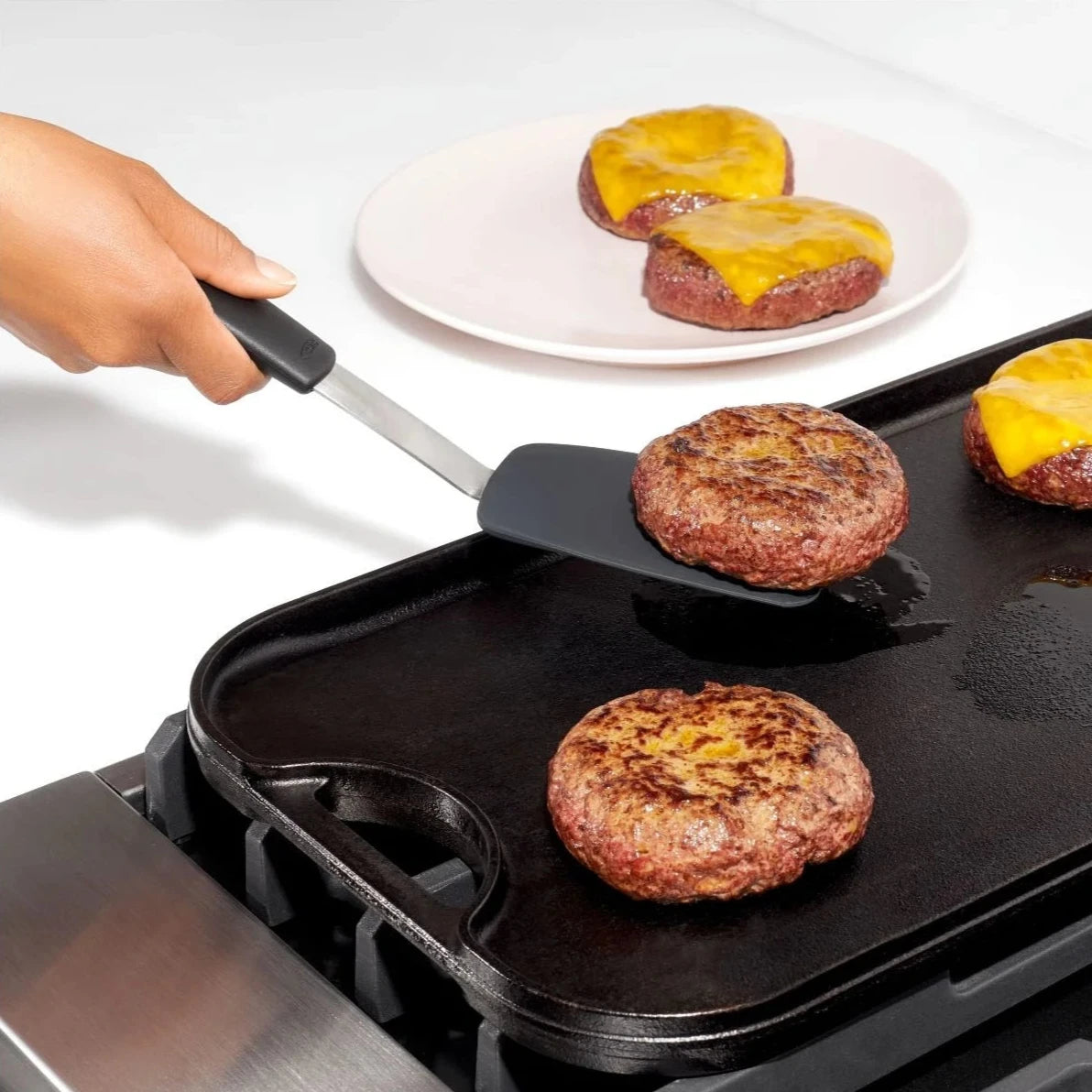 OXO GOOD GRIPS Silicone Turner Spatula - Heat Resistant Kitchen Utensil for Flipping Pancakes, Eggs & Burgers - Non-Stick Cooking Tool for Grilling, Baking & Stovetop Use