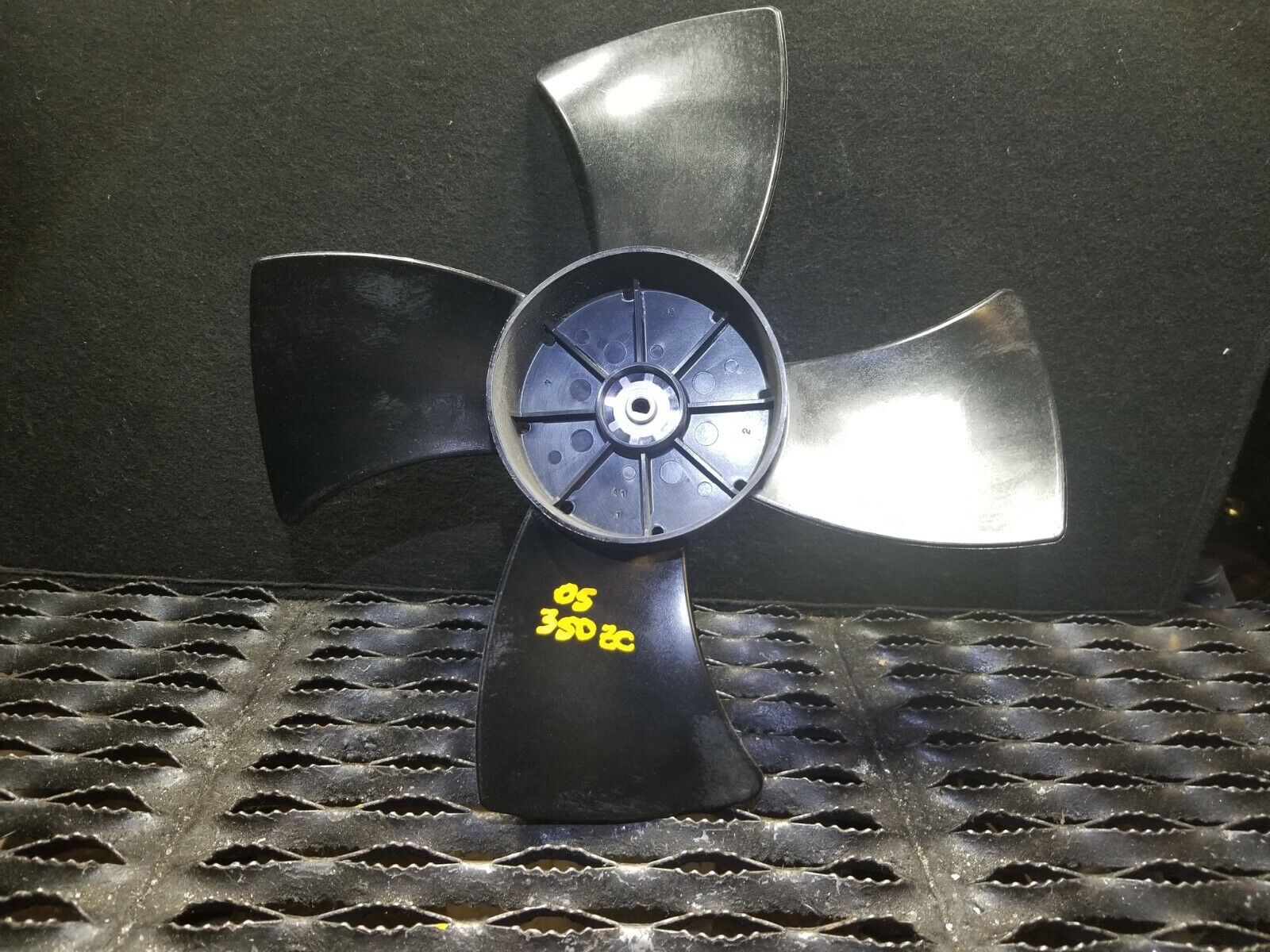 04-05 Nissan 350Z Convertible Radiator Cooling Fan Blade - OEM Replacement Part - Perfect for Engine Cooling System Repair & Maintenance