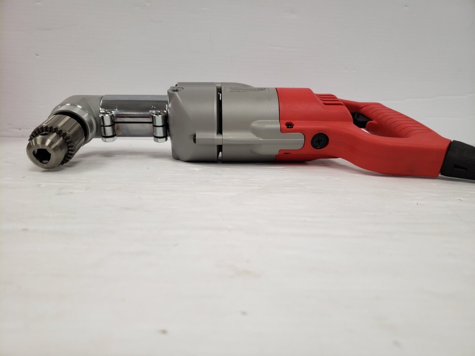 Milwaukee 1107-1 4-1/2 Inch Angle Grinder - Powerful Corded Tool for Metal Cutting, Grinding & Polishing - Ideal for DIY Projects, Construction & Metalworking