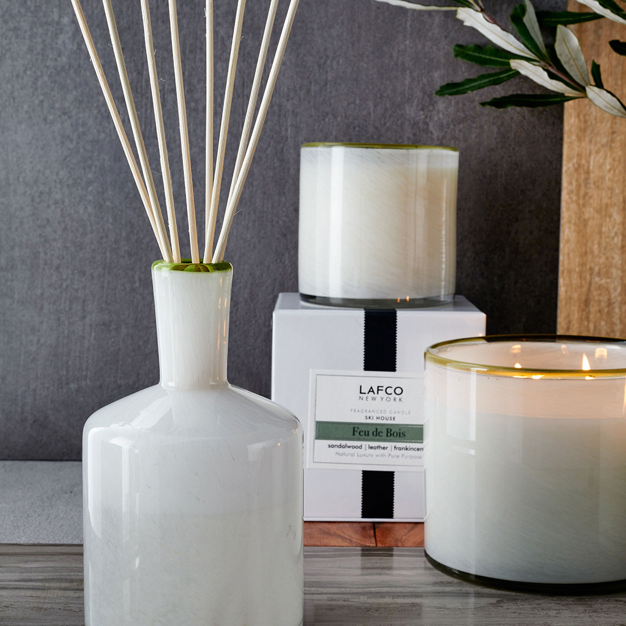 Feu de Bois Reed Diffuser - Premium Wood Scented Home Fragrance Oil for Living Room, Bedroom & Office - Long Lasting Aromatherapy Essential Oil Diffuser Set