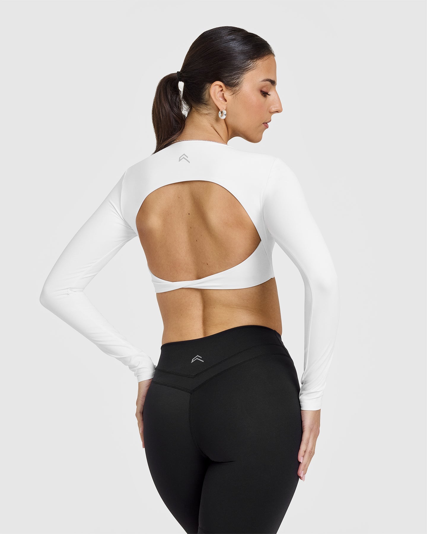 Elegant White Twist Front Long Sleeve Crop Top for Women | Fashionable Workout & Casual Wear | Perfect for Yoga, Gym, and Everyday Outfits