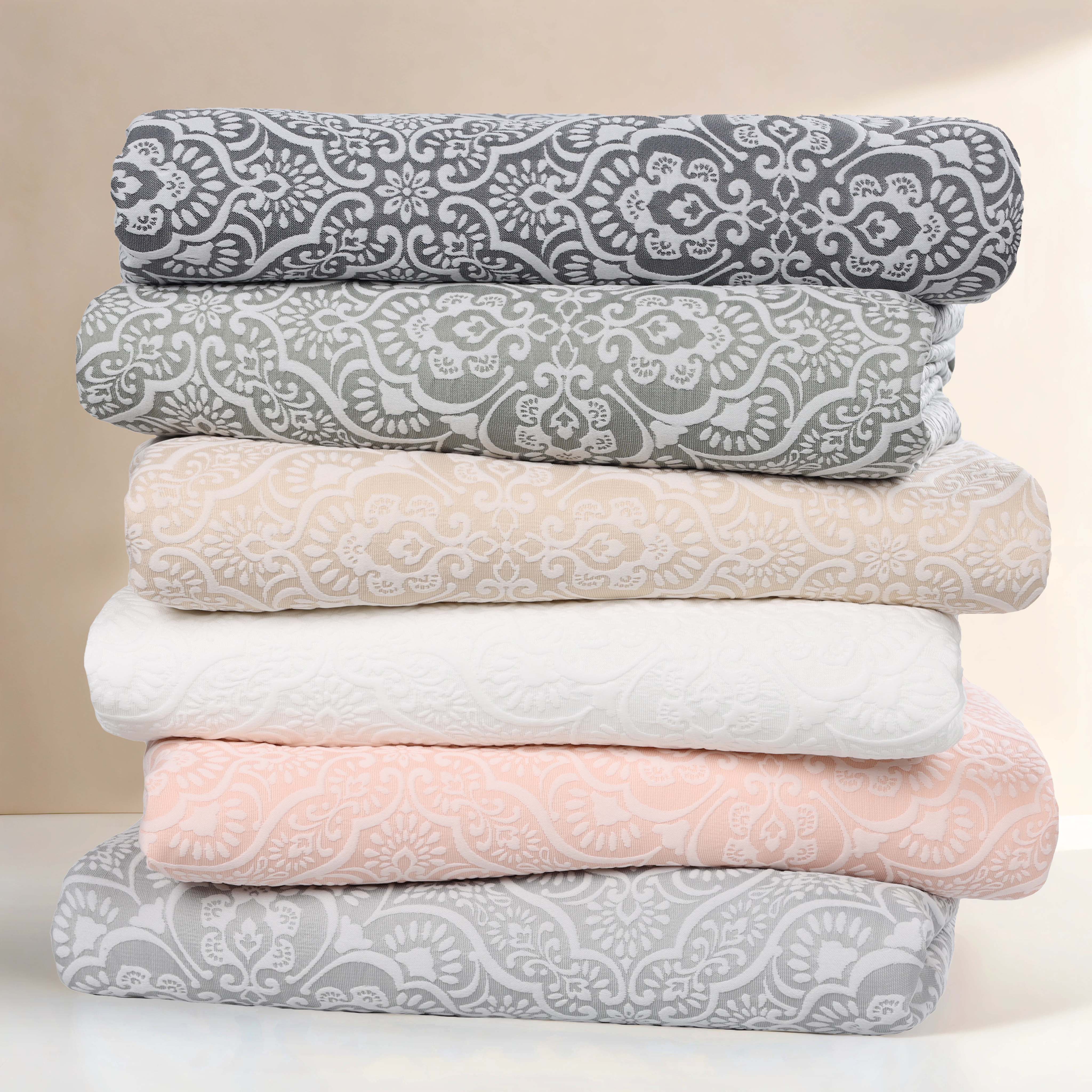 Enzy Medium Weight Floral Matelasse 3-Piece Bedspread Set with Pillow Shams | Elegant Bedroom Decor for Master Bedroom, Guest Room & Vacation Homes
