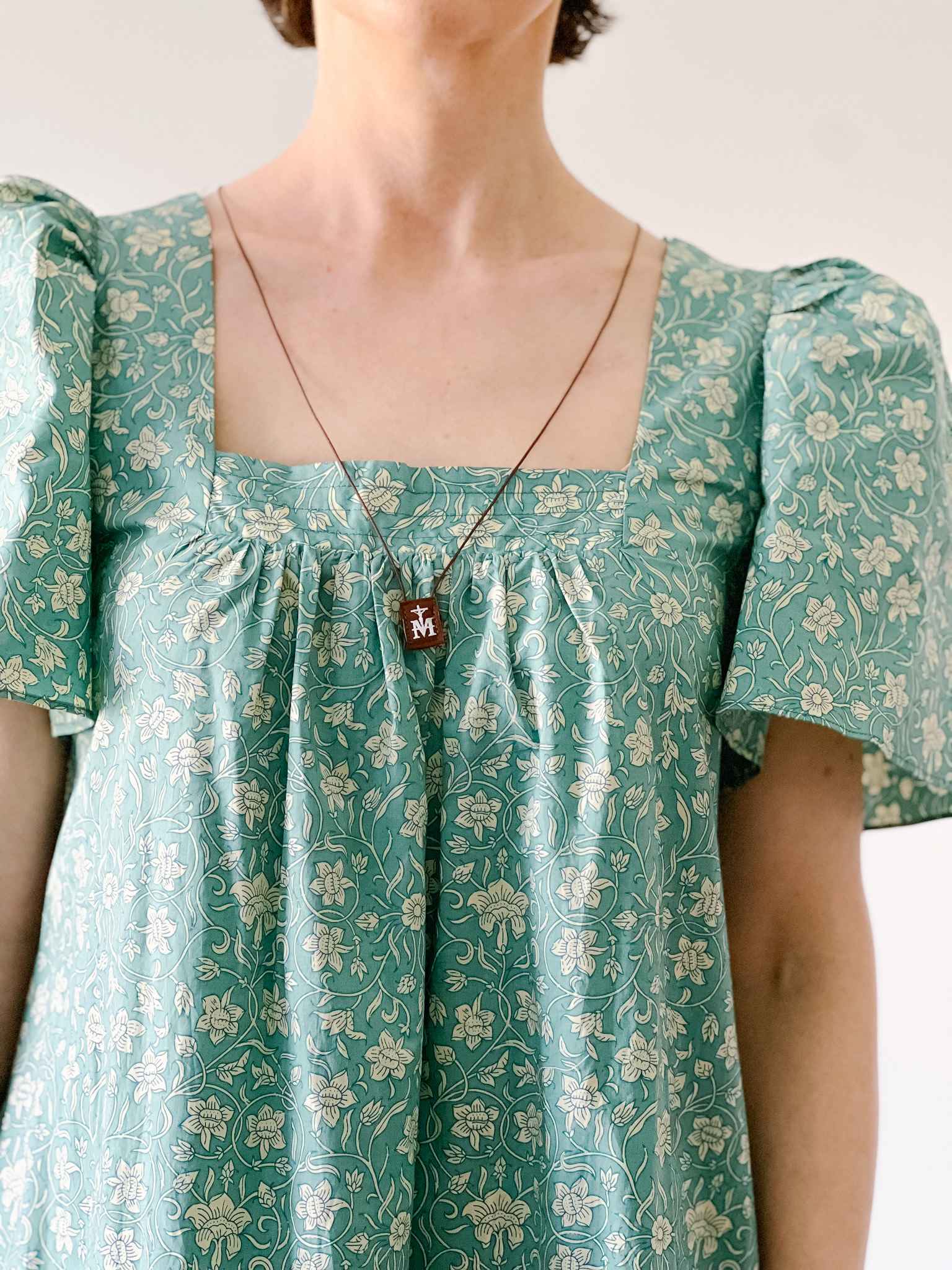 Mini Brown Scapular - Our Lady of Mt. Carmel Religious Necklace, Brown & Cream Catholic Devotional Pendant for Prayer & Protection - Perfect for Daily Wear, Church Services & Spiritual Gifts