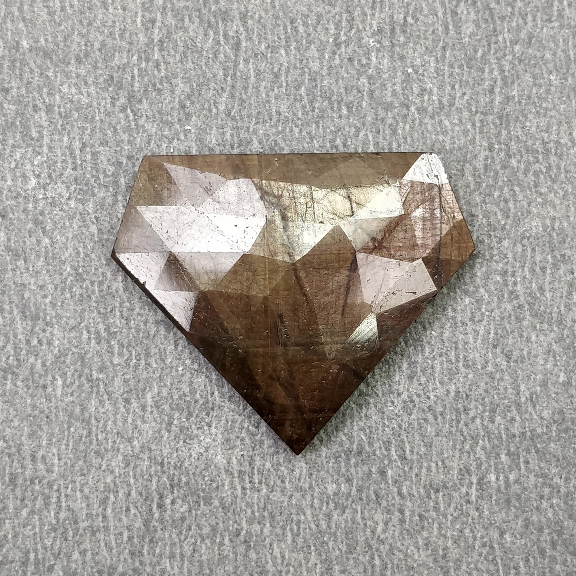 15.30cts Natural Untreated Golden Brown Chocolate Blue Sapphire Gemstone - Step Cut 22.5x19mm Uneven Shape (with Video) | Perfect for Jewelry Making, Engagement Rings & Luxury Gifts