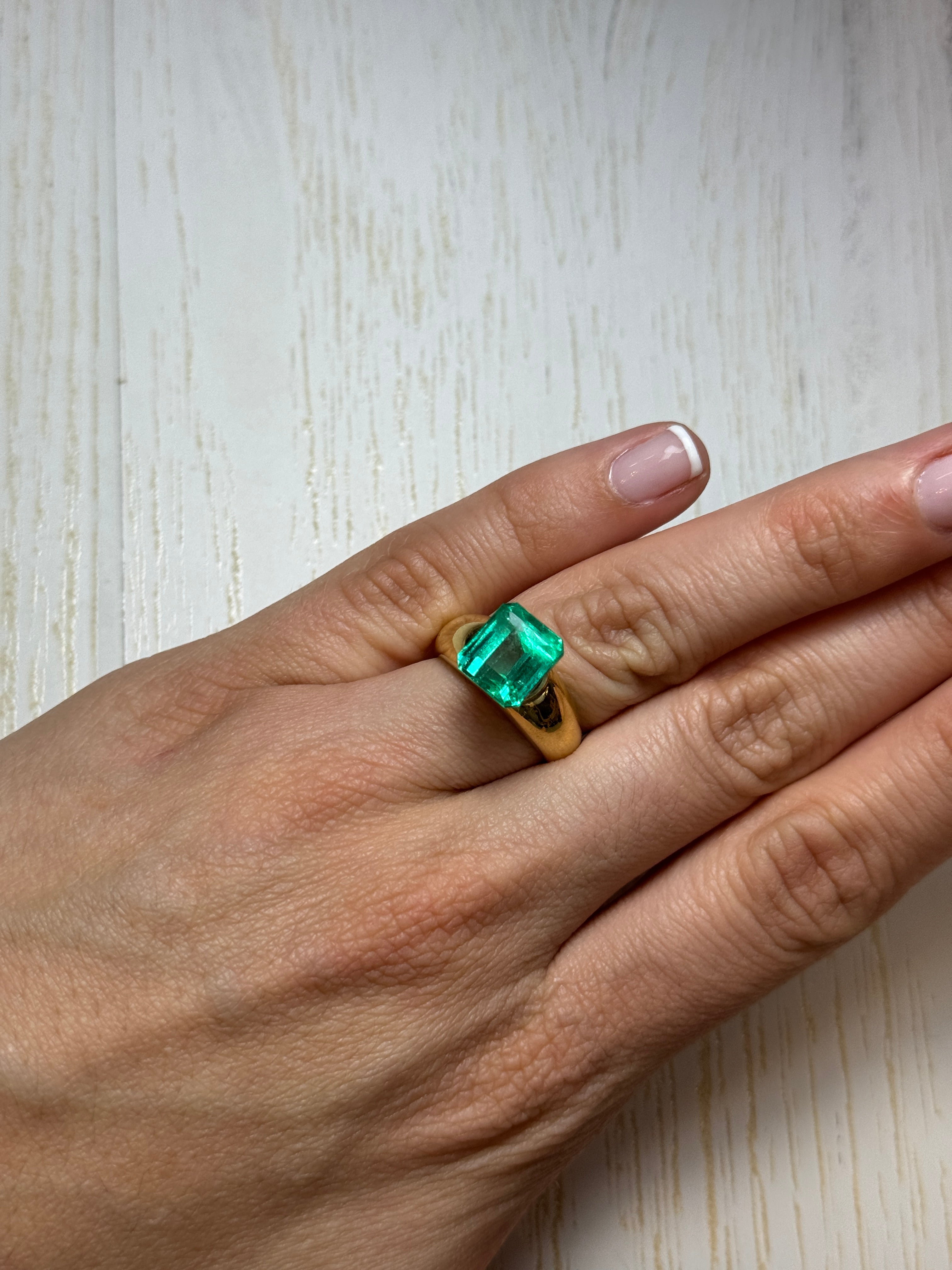 5.98 Carat 10x9mm AAA Colombian Emerald - Natural Loose Green Emerald Cut Gemstone for Jewelry Making, Engagement Rings & Fine Collections