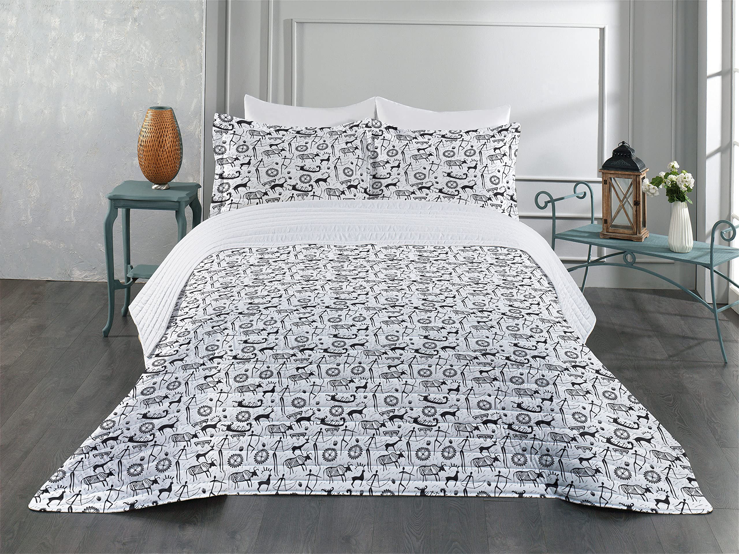 Ambesonne Tribal Microfiber Bedspread Set - Traditional Animal & Arrows Folk Design King Size Bedding | Soft Black & White Comforter with Pillow Shams | Perfect for Bohemian Bedroom Decor, Guest Rooms & Cultural Themed Spaces