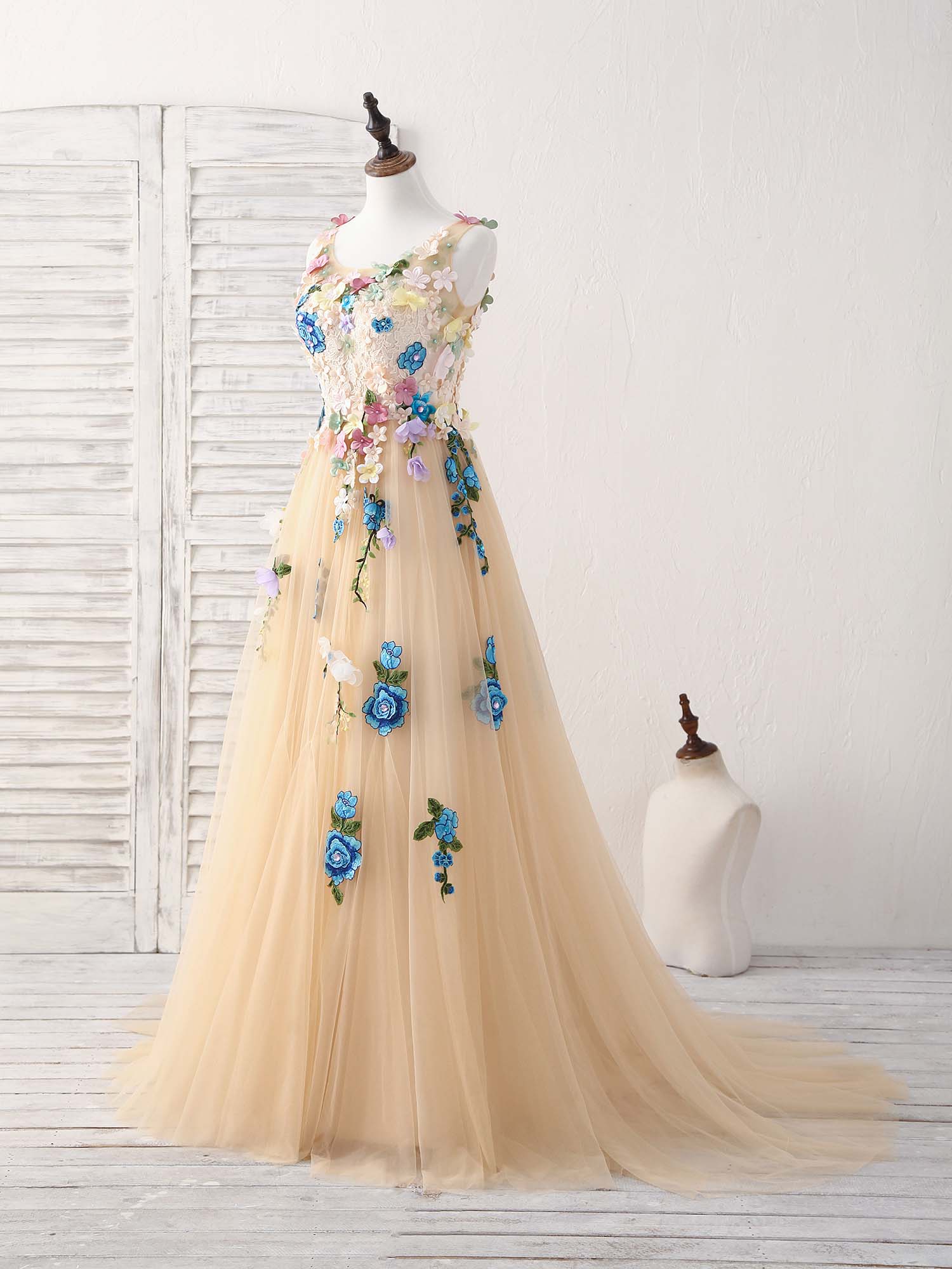 Elegant Champagne Tulle Lace Applique Long Prom Dress for Women - Formal Evening Gown for Homecoming, Ball, Wedding & Special Occasions
