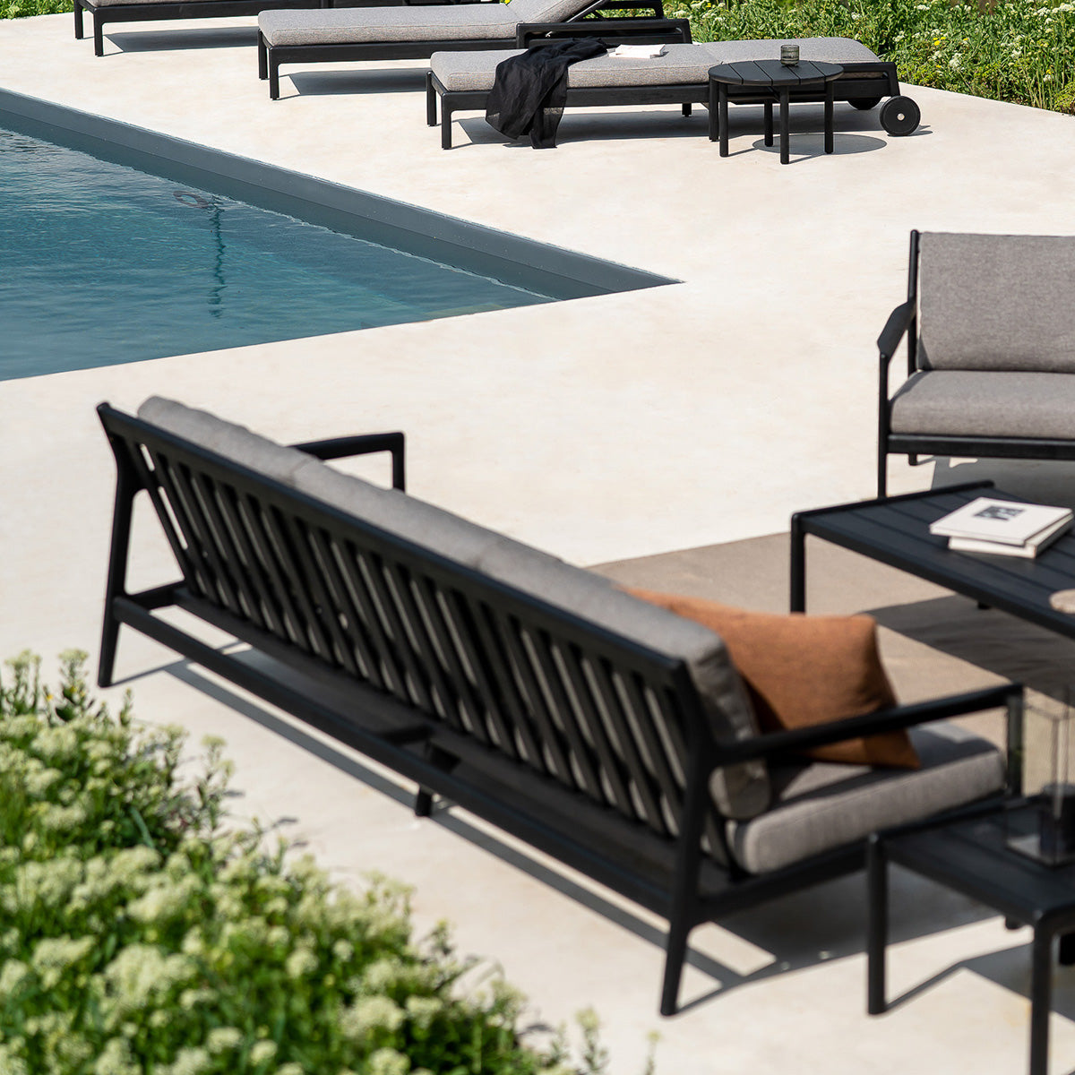 Outdoor Fabric 4-Seater Sofa Set - Teak Black & Mocha - Weather-Resistant Patio Furniture for Garden, Poolside & Backyard Relaxation