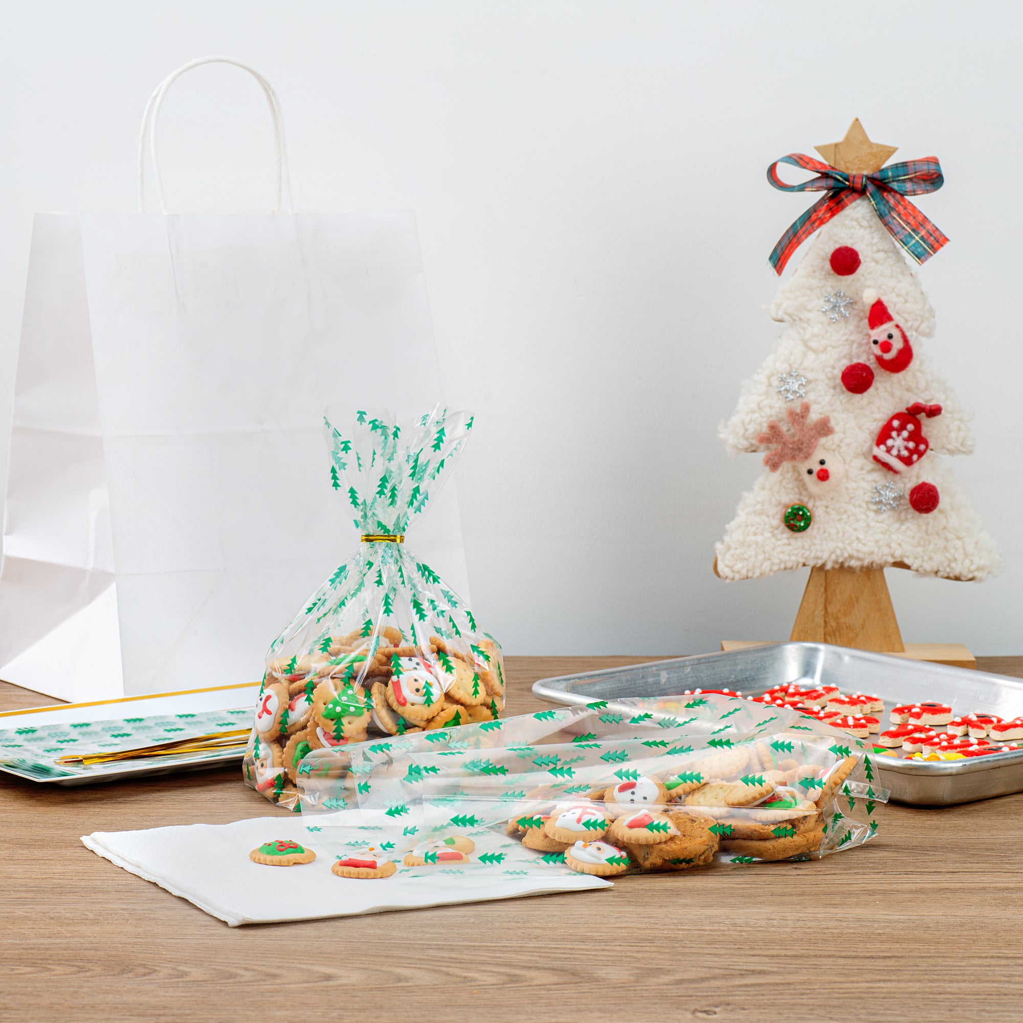 Plastic Candy Bags for Christmas Trees - 5 x 3 x 11 Inches Gusseted Treat Bags (4000 Count Bulk Box) - Perfect for Holiday Candy Packaging, Party Favors & Gift Wrapping