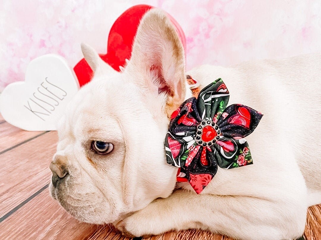 Valentine's Day Dog Collar with Flower & Glitter Hearts - Cute Pet Accessory for Small & Medium Dogs - Perfect for Valentine's Day, Photo Shoots & Special Occasions