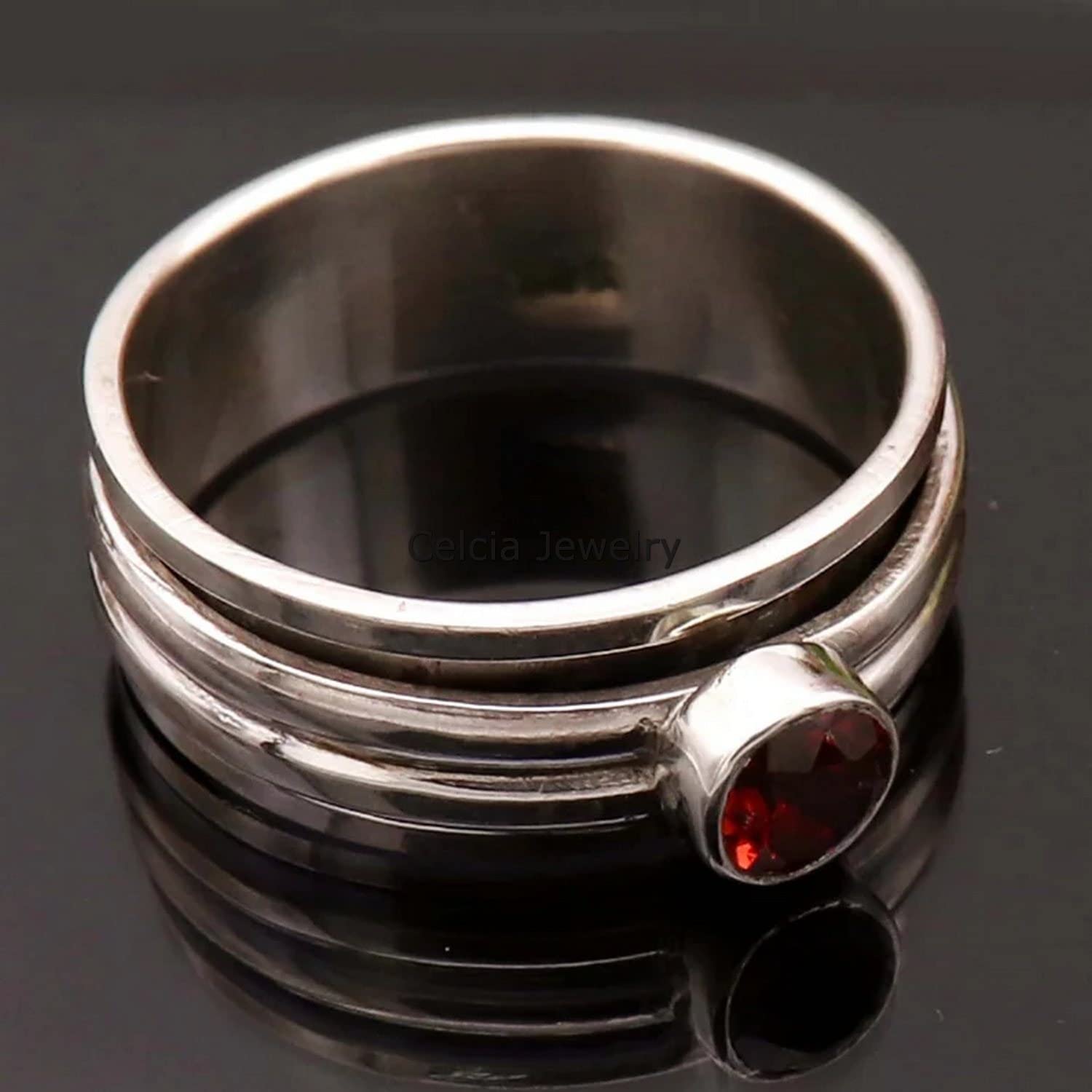 Gorgeous Garnet Spinner Ring for Women & Men - January Birthstone Jewelry, Wedding & Engagement Gift, Anniversary Present for Mom & Dad - Meditation & Stress Relief Ring - US Size 7 - Perfect for Yoga, Mindfulness & Special Occasions