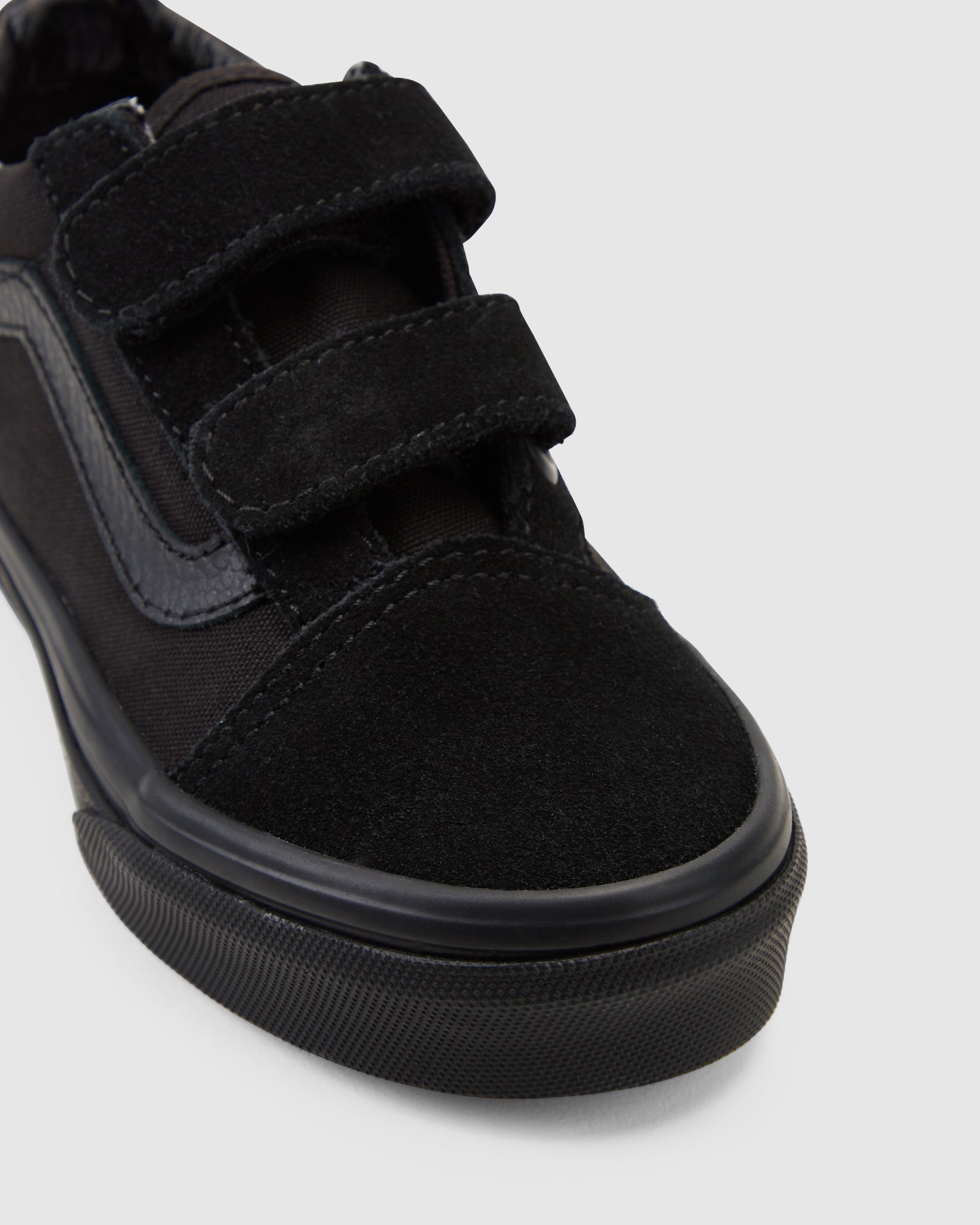Vans Old Skool V Youth Black/Black Skate Shoes - Classic Sneakers for Boys & Girls - Perfect for Skateboarding, School & Casual Wear