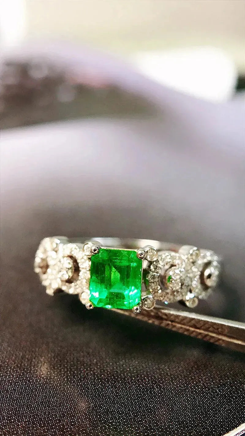 18K White Gold Emerald and Diamond Ring for Women - Real Natural Gemstone Vintage Luxury Jewelry - Perfect for Parties, Weddings & Special Occasions