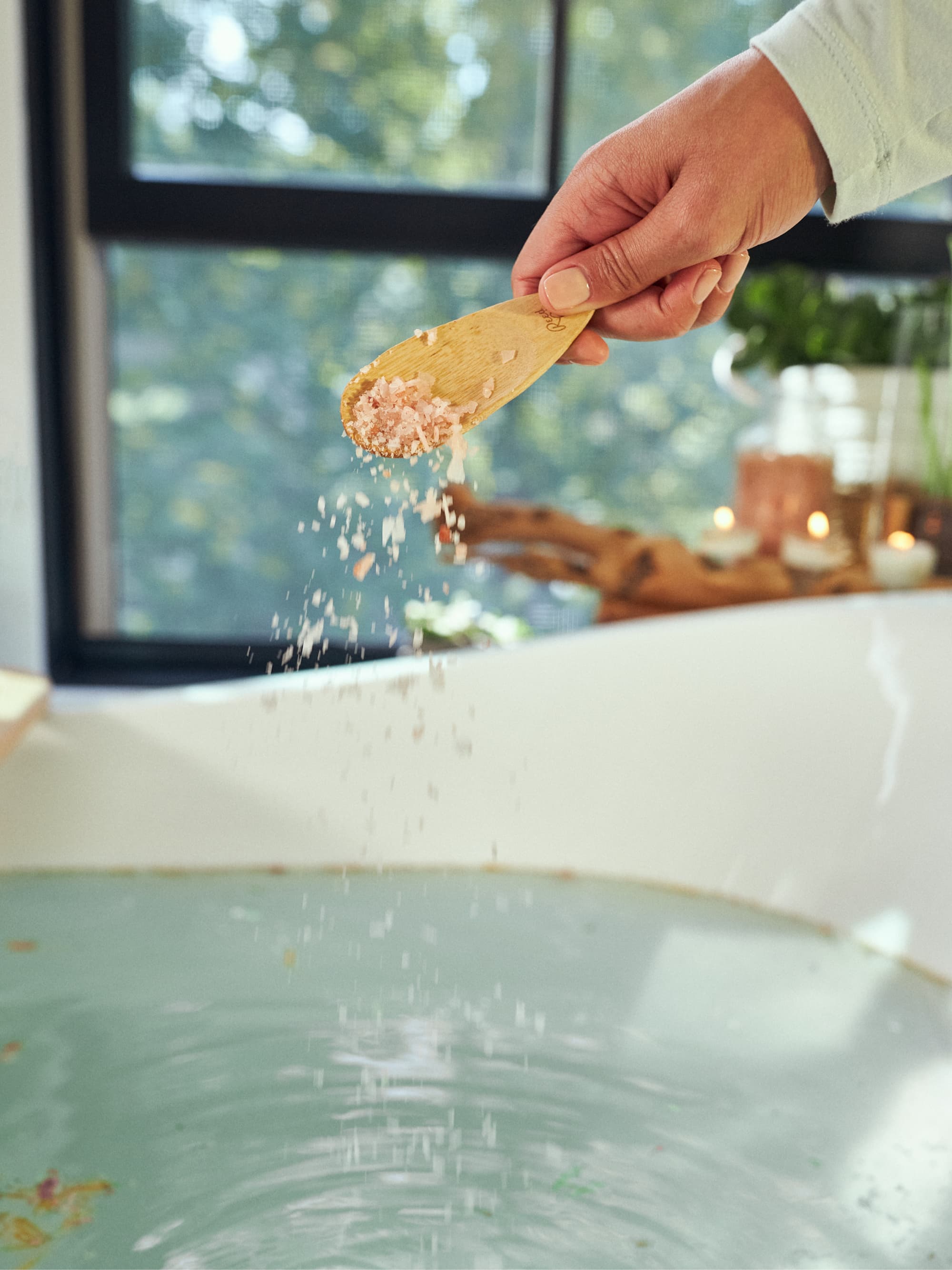 Relaxing Magnesium Flakes Bath Soak for Stress Relief & Better Sleep | Detox & Muscle Recovery | Perfect for Spa Nights & Self-Care Routines