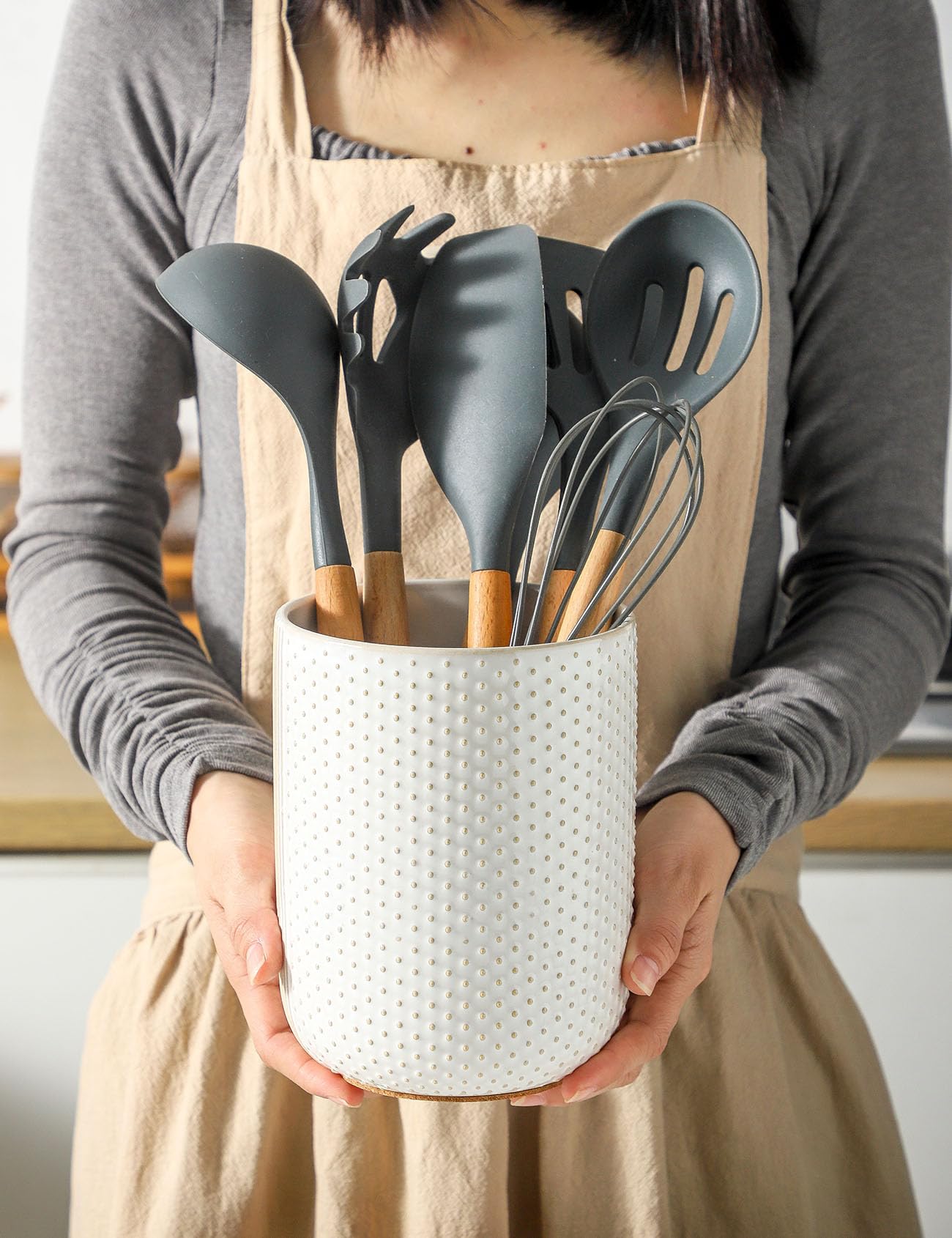 Premium White Ceramic Kitchen Utensil Holder with Cork Mat - Countertop Organizer for Spatulas, Spoons & Cooking Tools - Perfect for Modern Kitchens & Cooking Enthusiasts