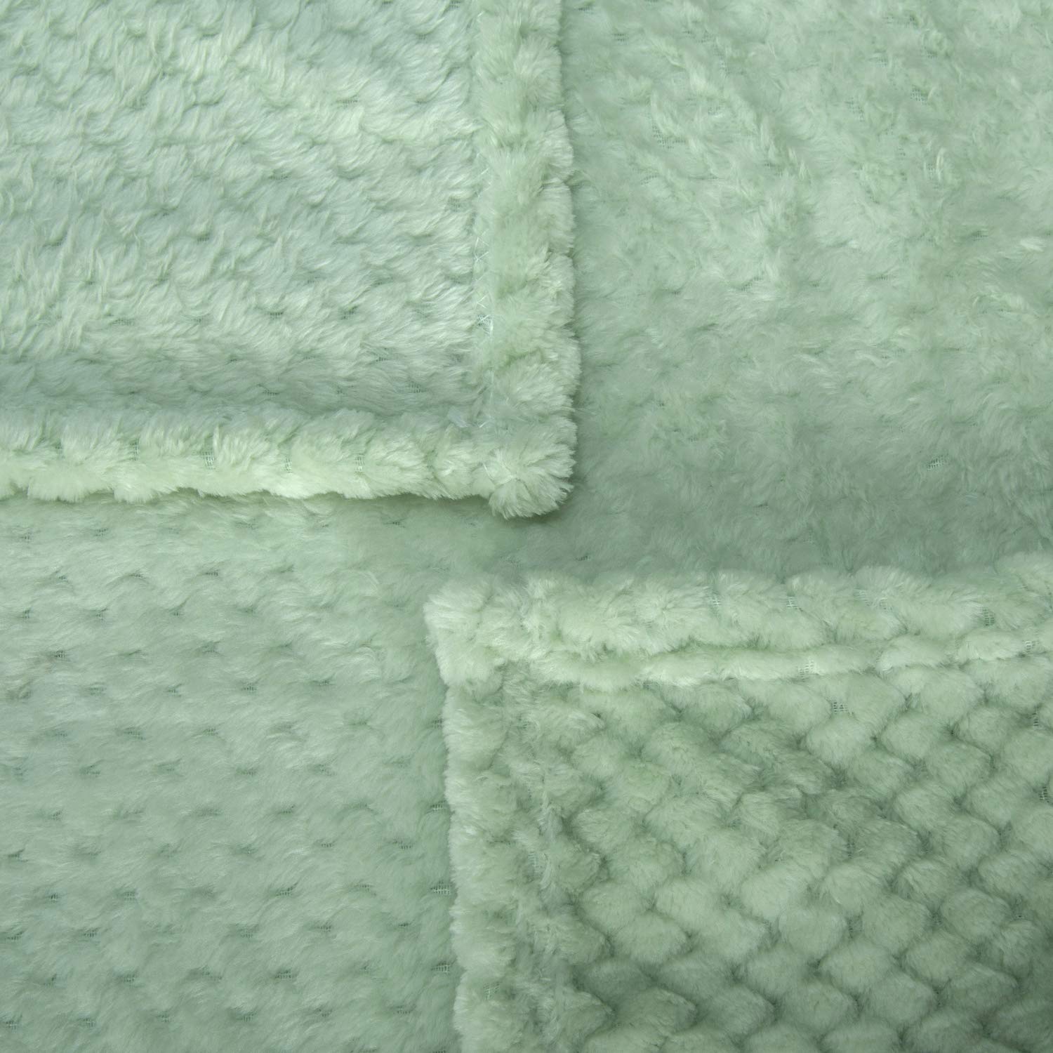 Cozy Pet Blanket for Dogs & Cats - Soft Fleece Throw for Bed, Couch & Travel