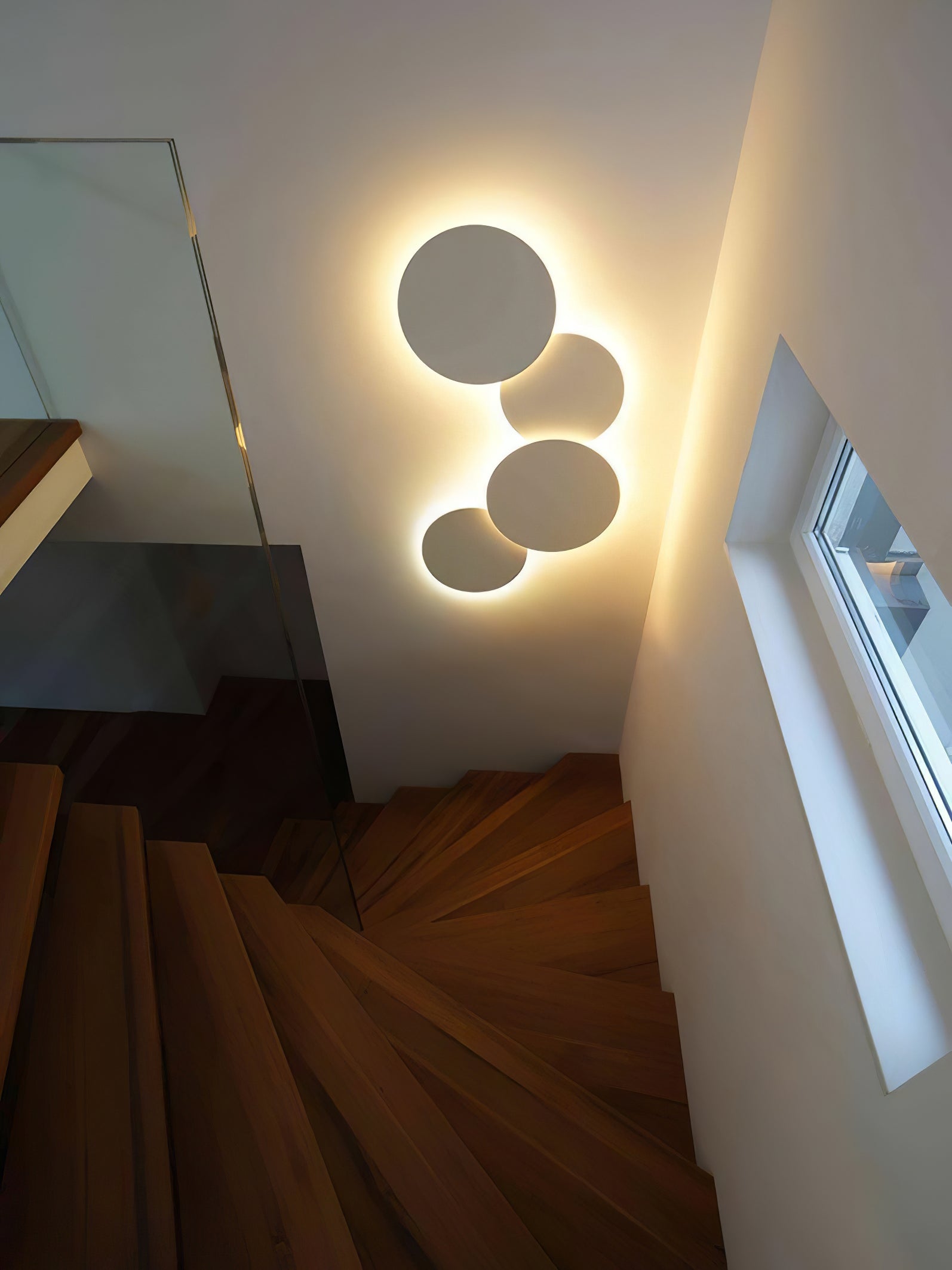 Modern Overlapping Circle Wall Lamp - Sleek Geometric LED Sconce for Bedroom, Living Room & Hallway Lighting - Dimmable Ambient Decor Light Fixture