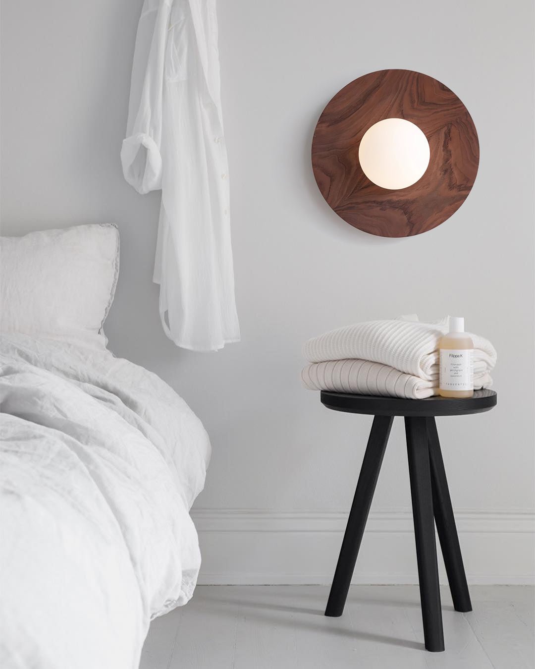 Harmonia Handcrafted Wooden Wall Light - Modern Rustic Sconce for Living Room, Bedroom & Hallway - Eco-Friendly Home Decor Lighting