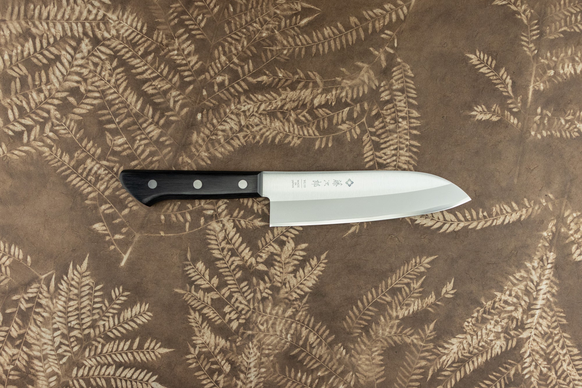 TOJIRO BASIC Santoku Knife 165mm - High Carbon Stainless Steel Japanese Kitchen Knife for Slicing, Dicing & Chopping Vegetables, Meat & Fish - Perfect for Home Chefs & Professional Cooking