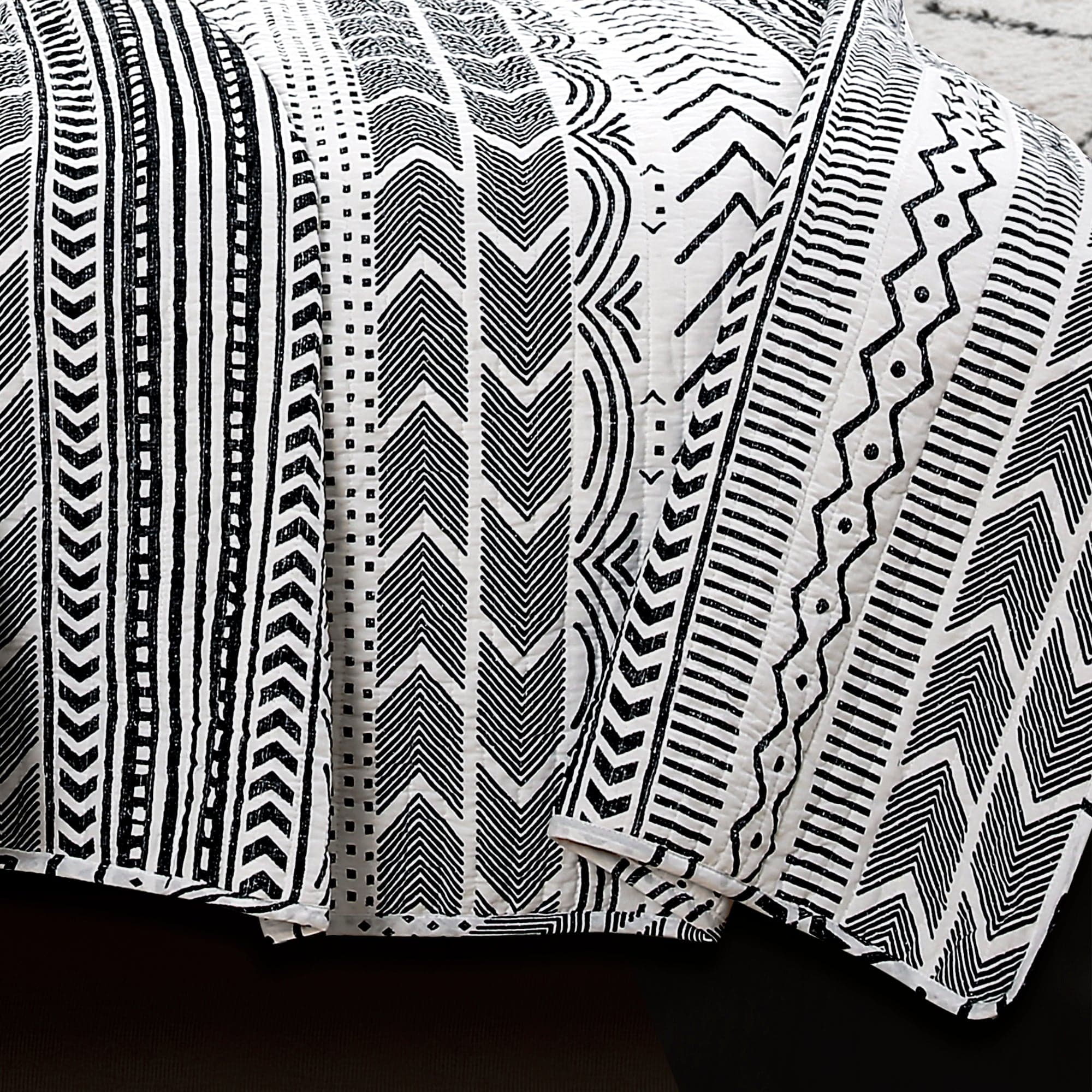 Hygge Geo Quilt 3 Piece Set - Soft Geometric Pattern Bedding for Cozy Bedroom Decor | Perfect for Master Bedroom, Guest Room & Dorm