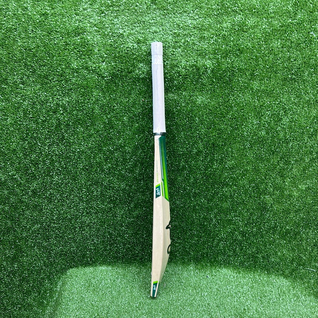Kookaburra Kahuna 600 Junior/Youth English Willow Cricket Bat - Lightweight & Durable for Training & Matches - Perfect for Young Cricket Players & Beginners