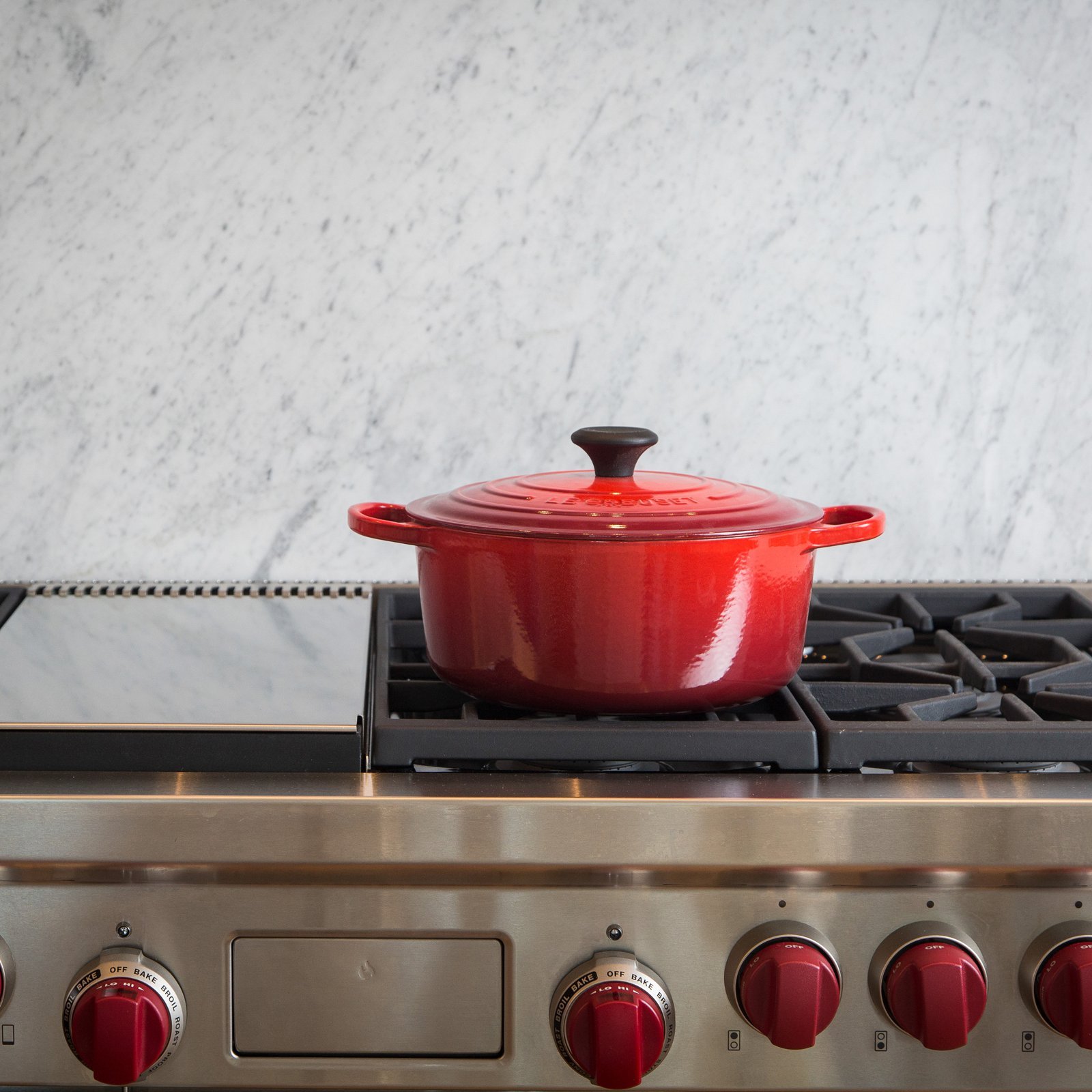 Le Creuset Enameled Cast Iron Signature Round Dutch Oven 2 Quart - Classic Marseille Blue for Braising, Stewing & Baking - Perfect for Soups, Casseroles & Family Dinners