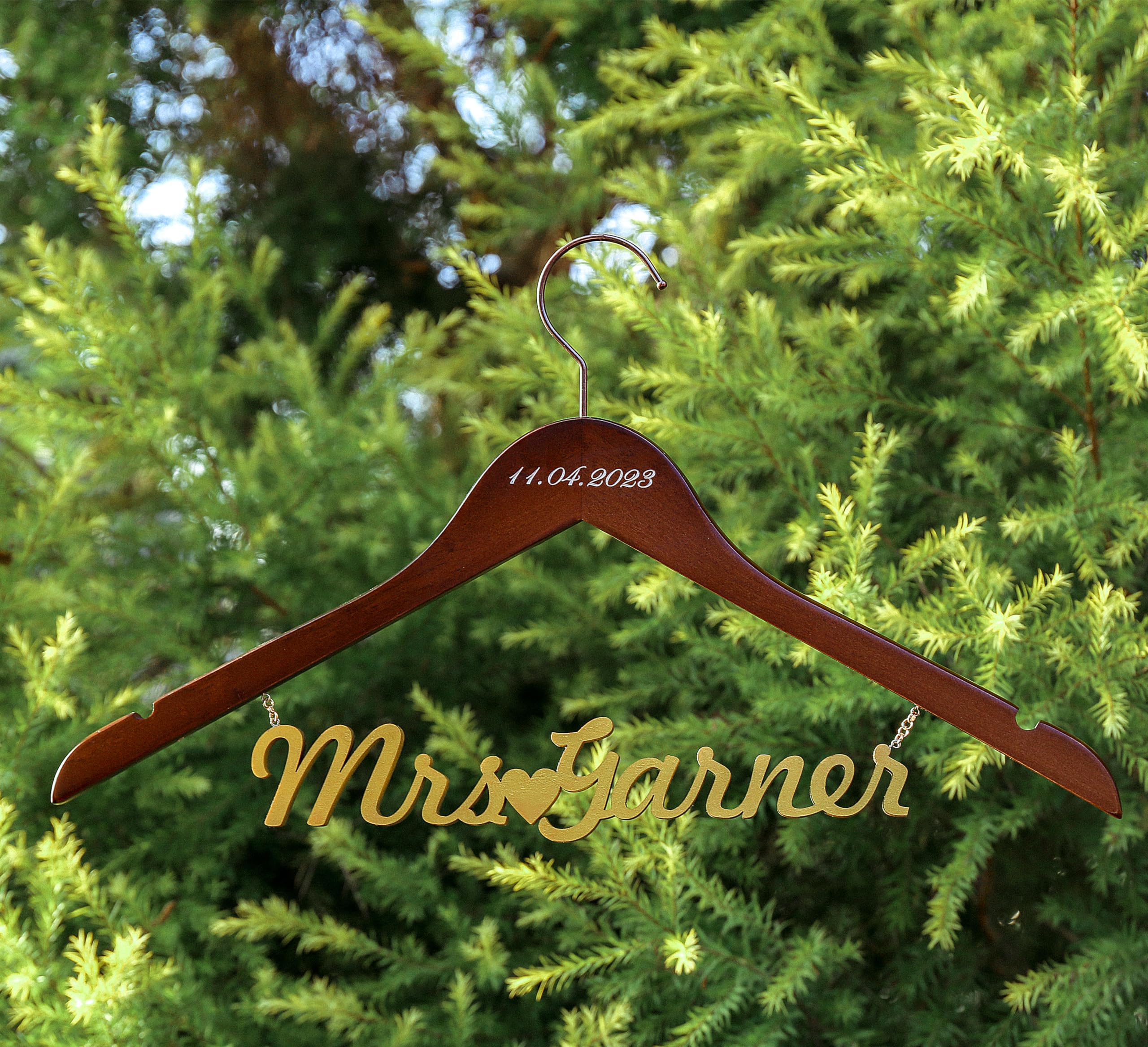 Personalized Wooden Bride & Wedding Hangers - Custom Engraved Name Hangers for Brides, Bridesmaids & Doctors - Perfect Wedding Gift & Keepsake for Special Occasions
