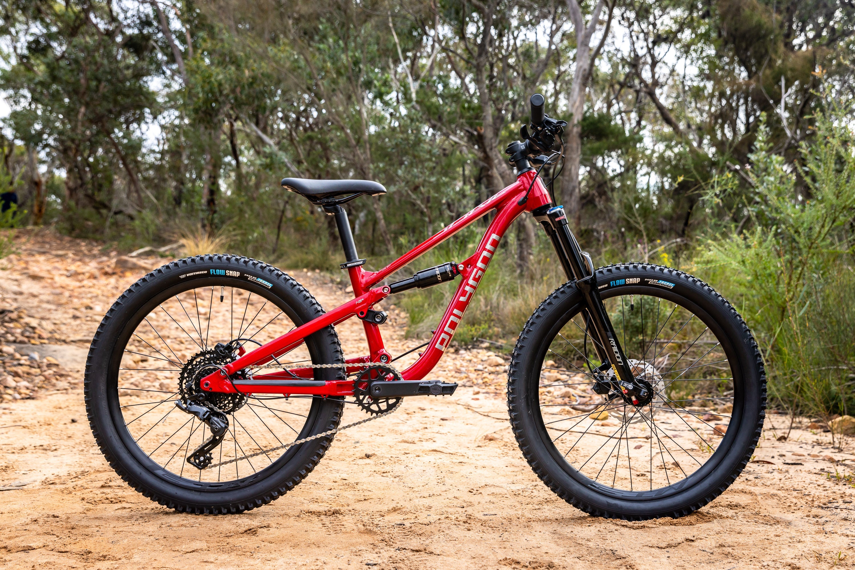 Polygon Siskiu D24 Kids Mountain Bike - 24 Inch Wheels, Lightweight Aluminum Frame, 7-Speed Gears - Perfect for Trail Riding, Off-Road Adventures & Outdoor Exploration