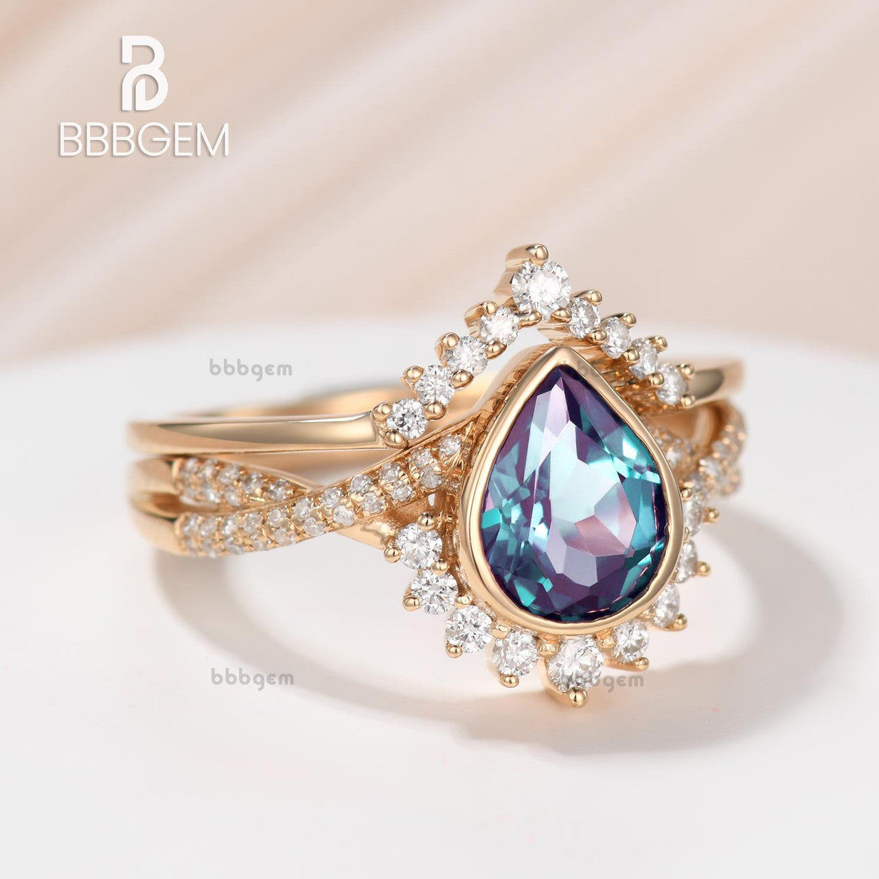 Vintage Pear Shaped Alexandrite Moissanite Engagement Ring Set - 14K Gold Wedding Band for Women, Unique Promise & Bridal Jewelry Gift for Anniversary, Proposal & Special Occasions